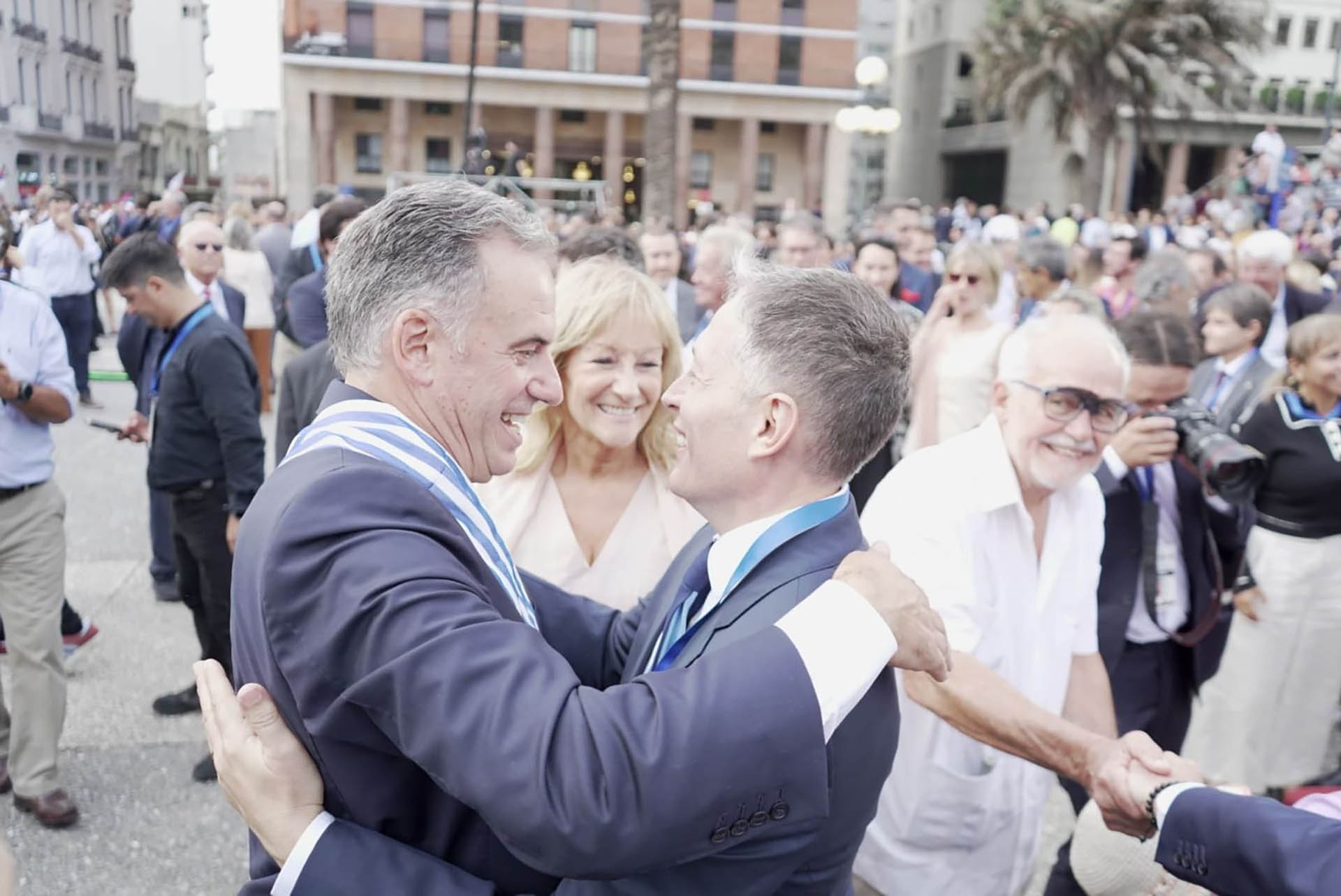 El intendente de Esteban Echeverría, Fernando Gray, participó de la asunción del nuevo presidente de Uruguay, Yamandú Orsi