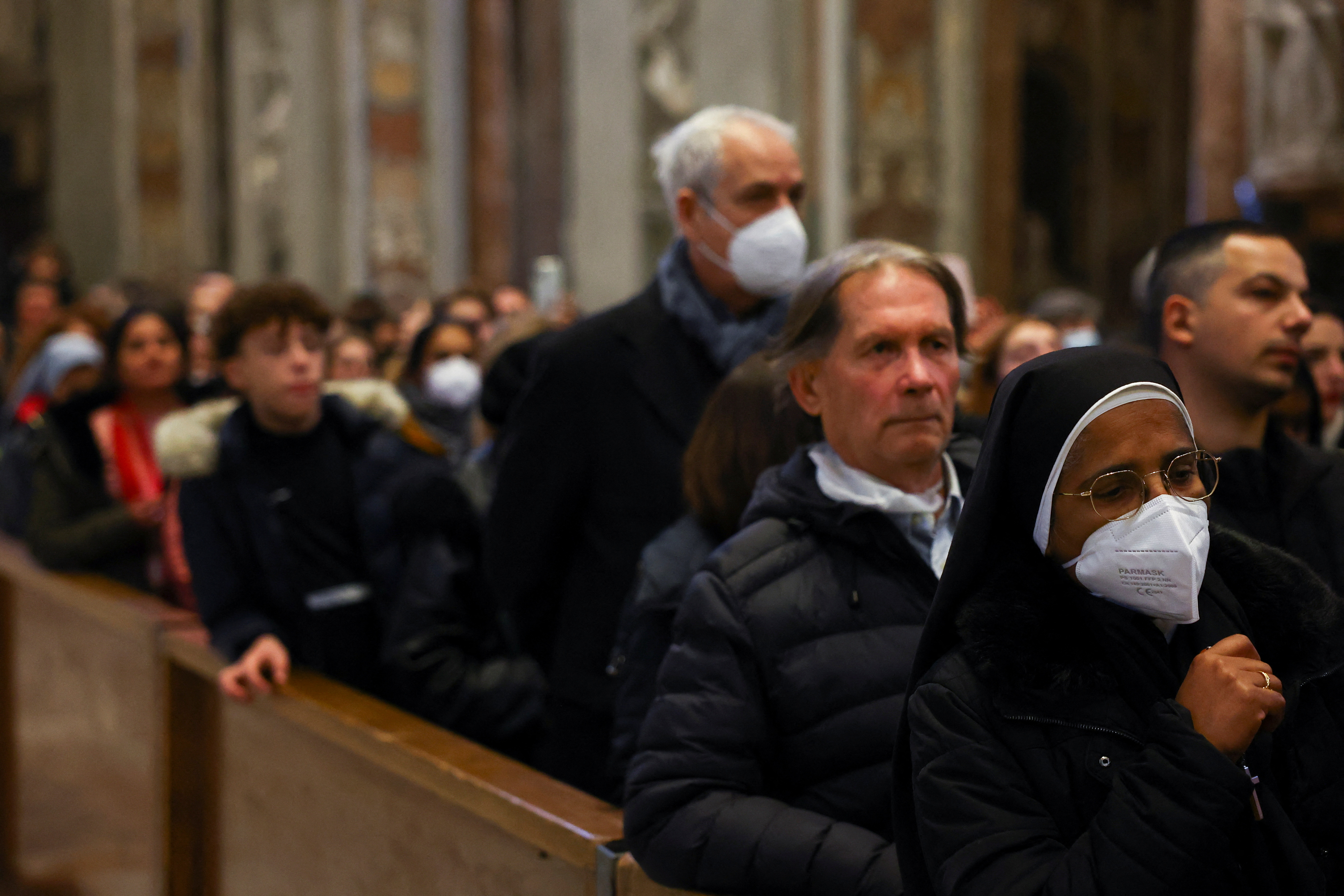 The funeral chapel of Benedict XVI opened for the second day. (REUTERS/Kai Pfaffenbach)