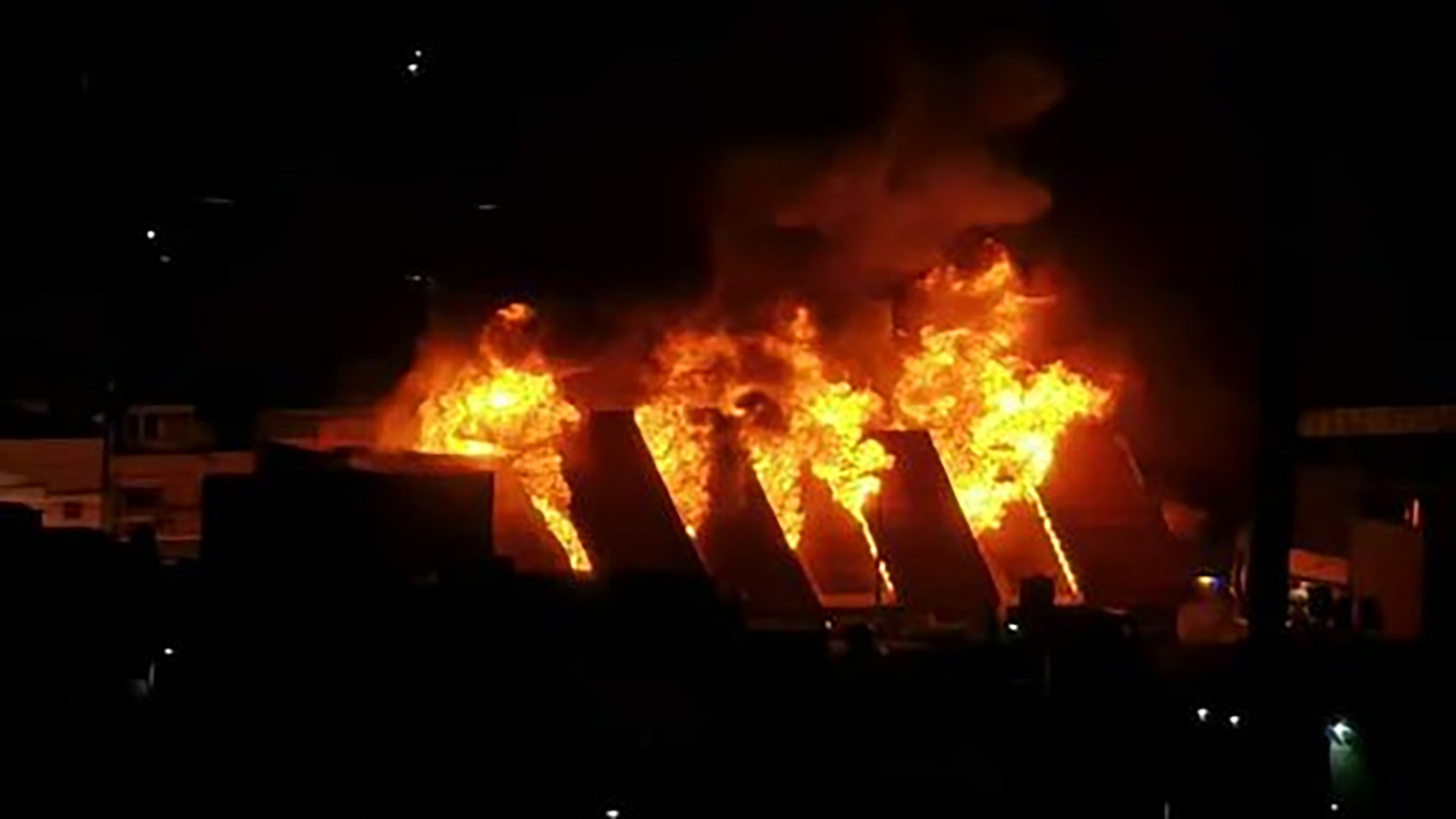 Una iglesia en Ecatepec se incendió la noche del Día de Muertos - Infobae
