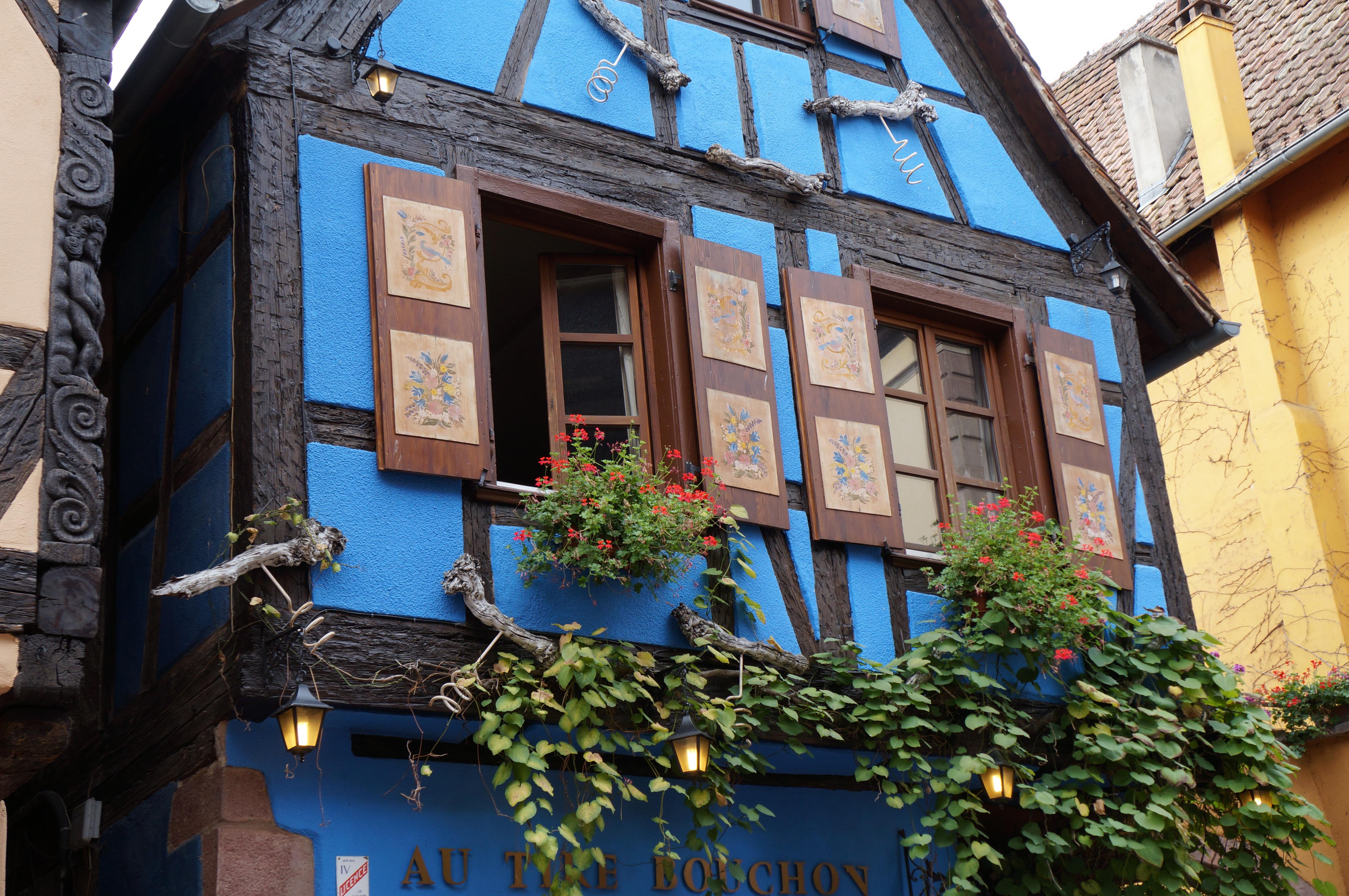 Follow the same street until you reach number 38, where you will see the noble courtyard of Berchhem.  One of his most beautiful houses on the street at number 42 is Gourmet (Alsace Tourist Office).