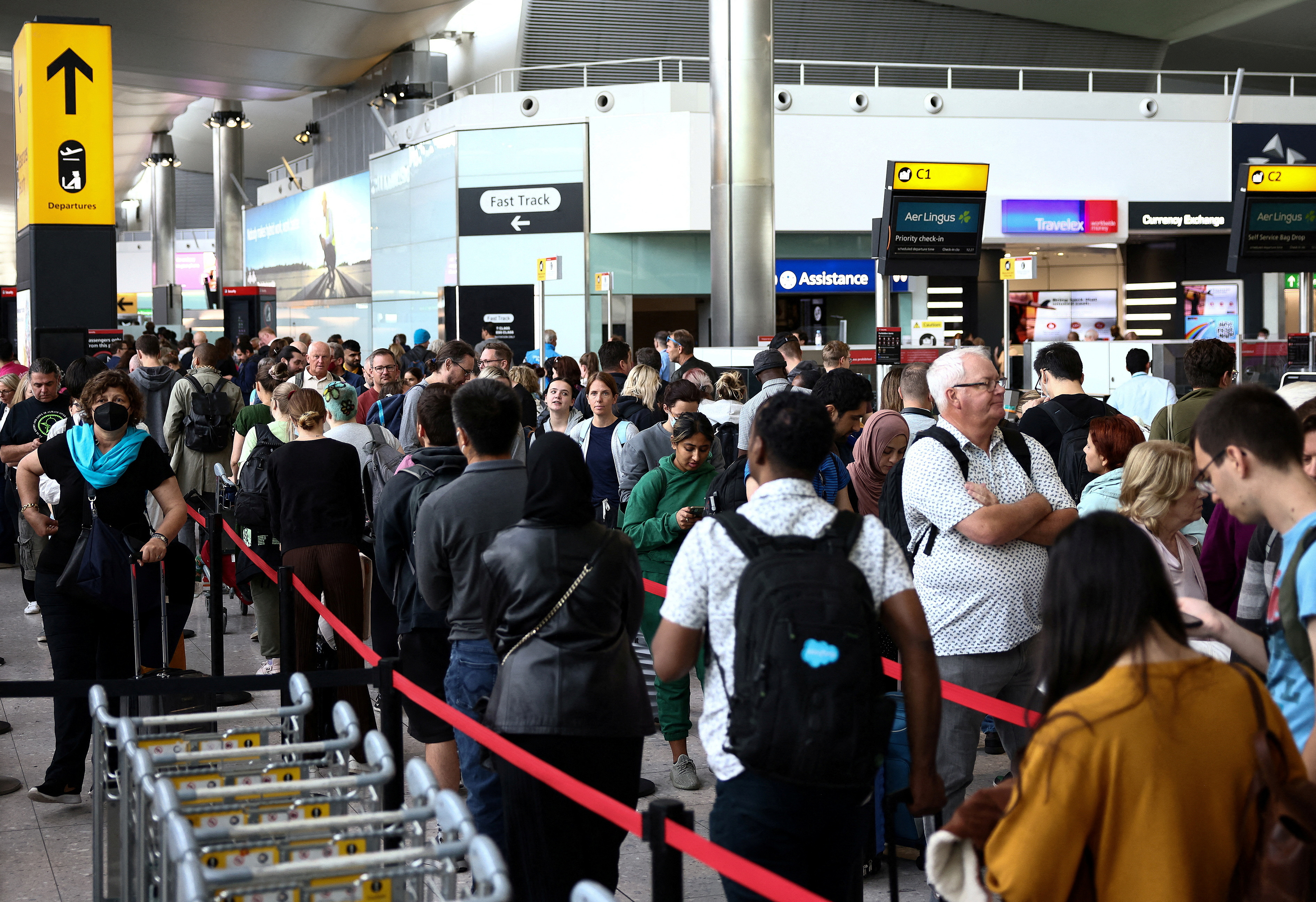 Los pasajeros internacionales necesitarán solicitar una autorización de viaje para ingresar al Reino Unido (REUTERS/Henry Nicholls)