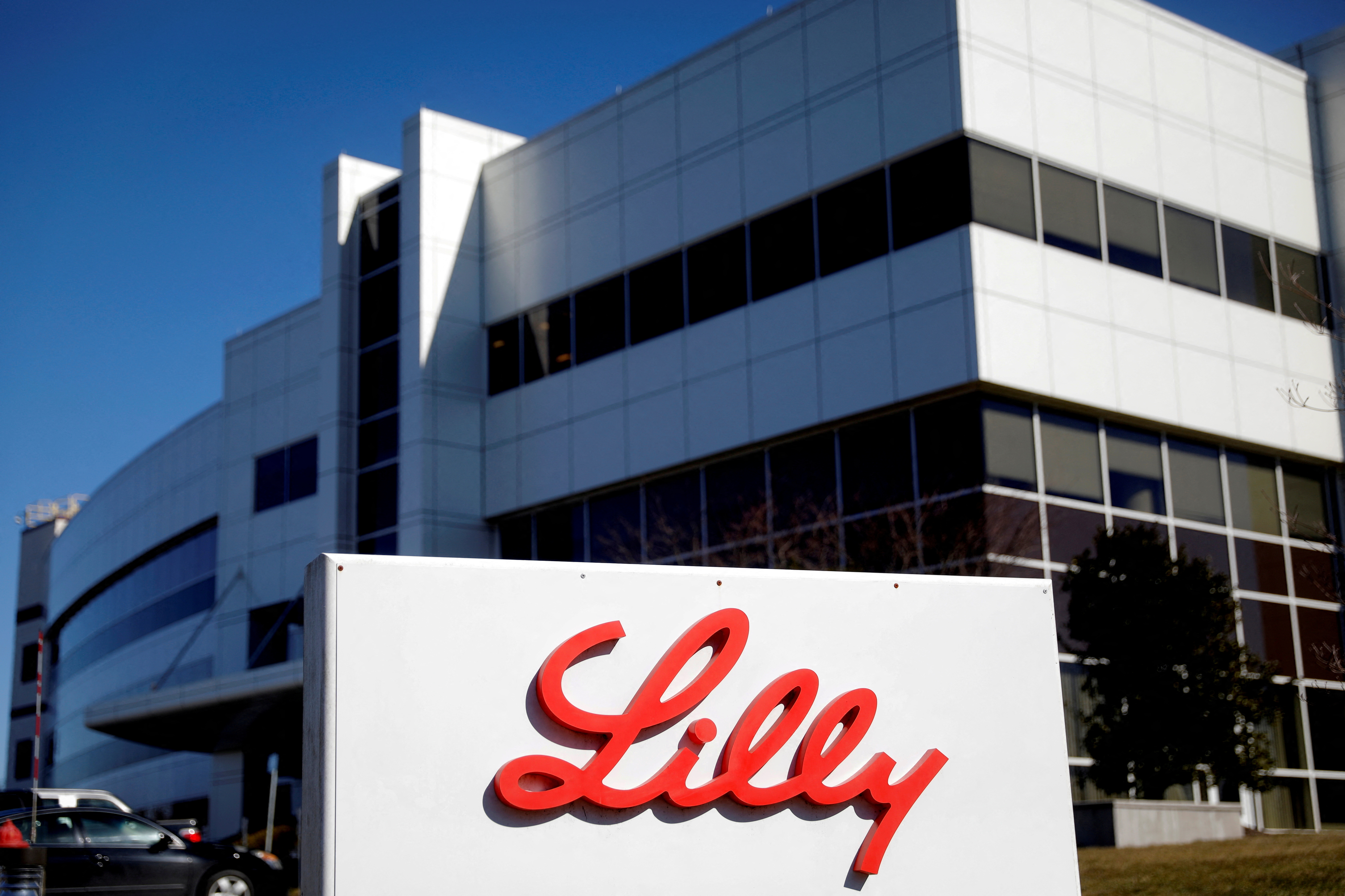 The Eli Lilly laboratory submitted clinical trials of the drug to the FDA for approval.  REUTERS/Mike Segar/File Photo