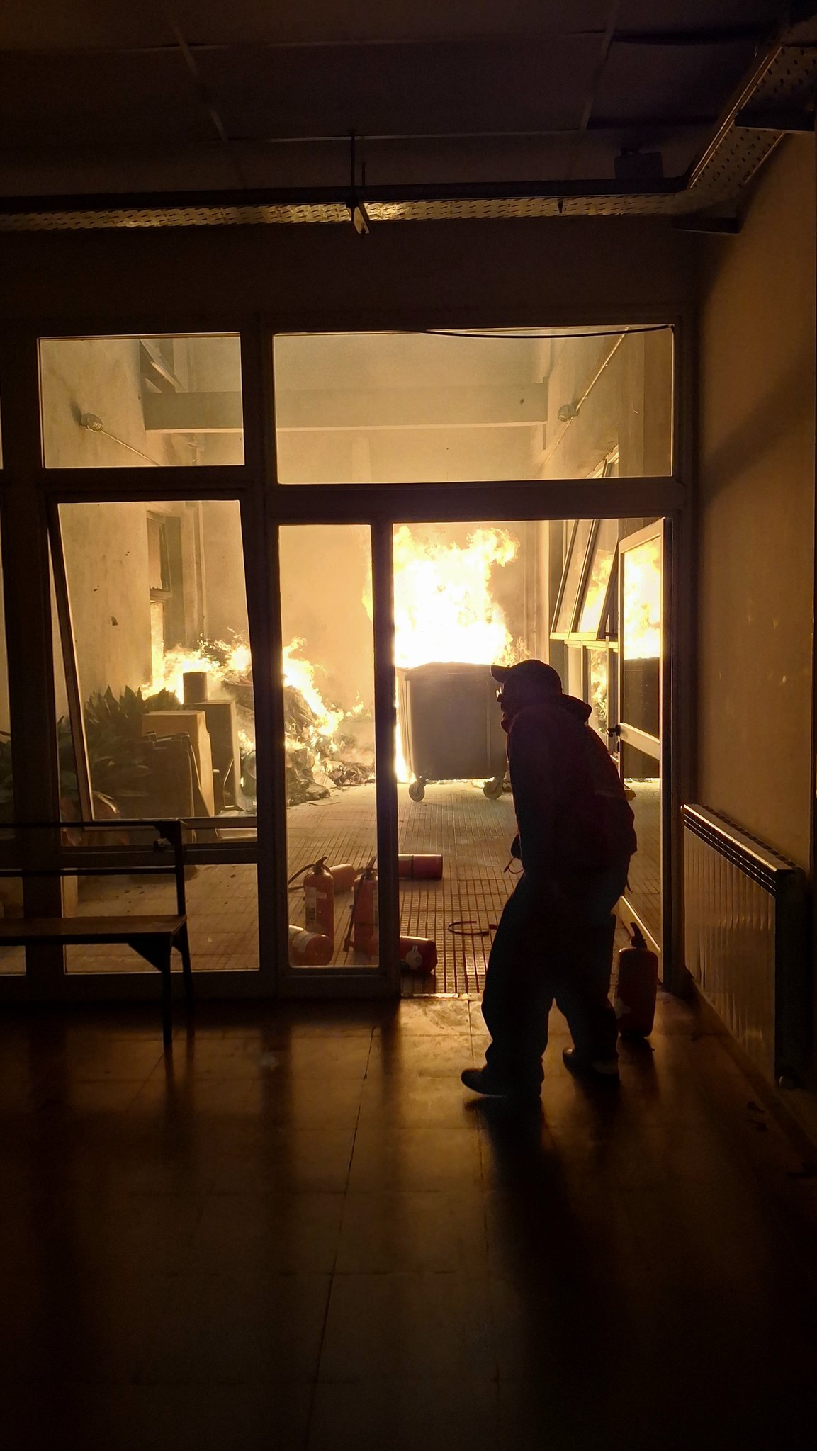 Evacuaron la Facultad de Sociales de la UBA por un incendio: no hubo heridos 