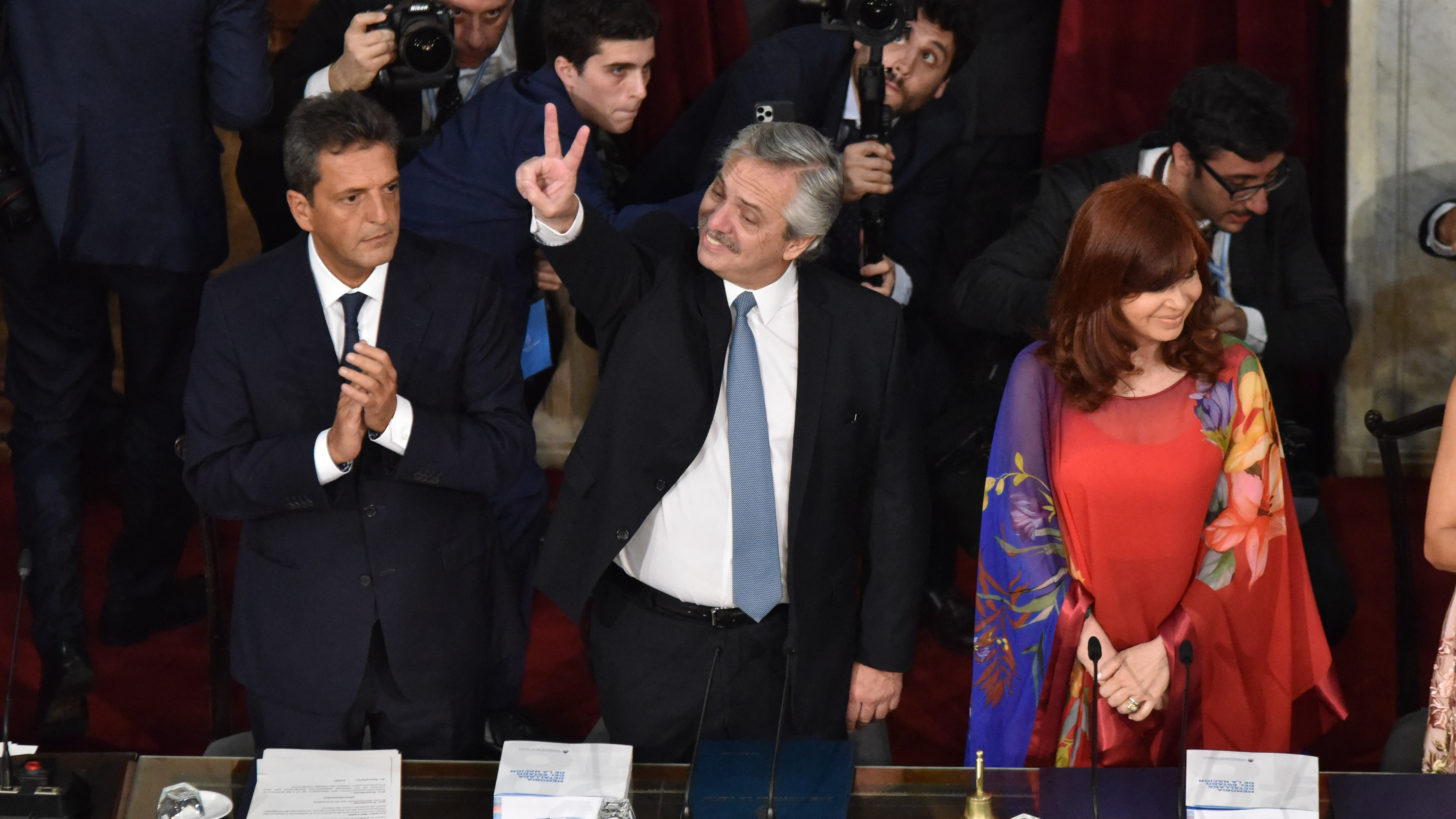 Alberto Fernández, flanqueado por Cristina Fernández de Kirchner y Sergio Massa, en la apertura de sesiones ordinarias. (Franco Fafasuli)