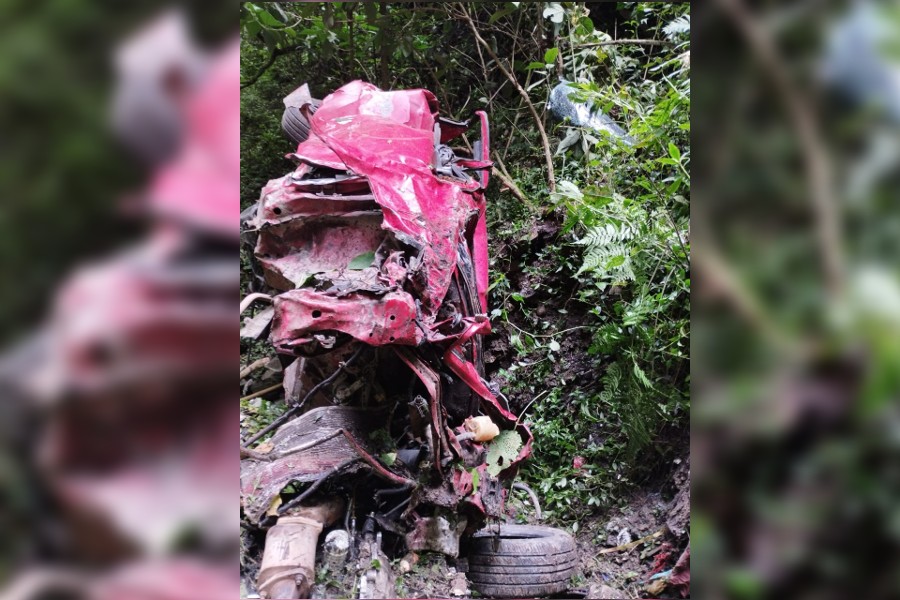 Auto que cayó a la cascada del Tequendama |  FOTO: Cuerpo de Bomberos de Cundinamarca