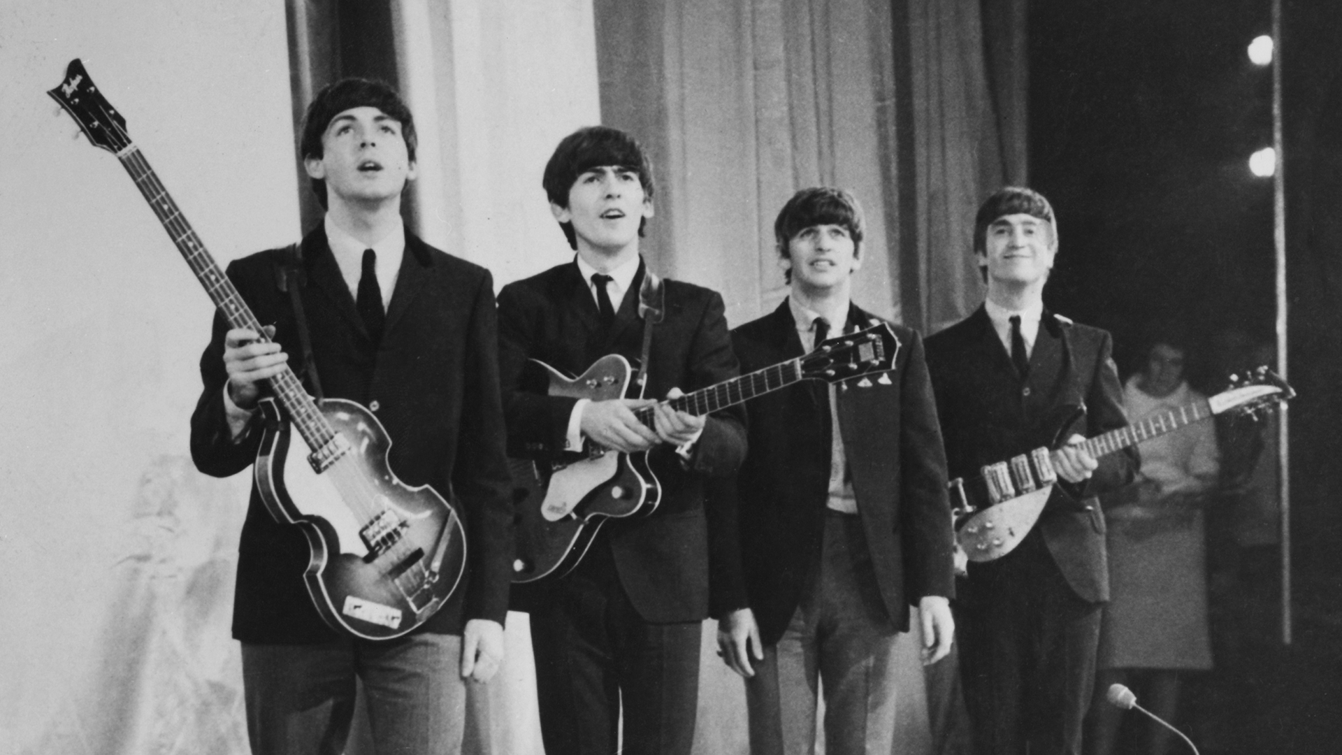 La imagen clásica de The Beatles fue toda idea de Brian Epstein
(Photo by Fox Photos/Getty Images)