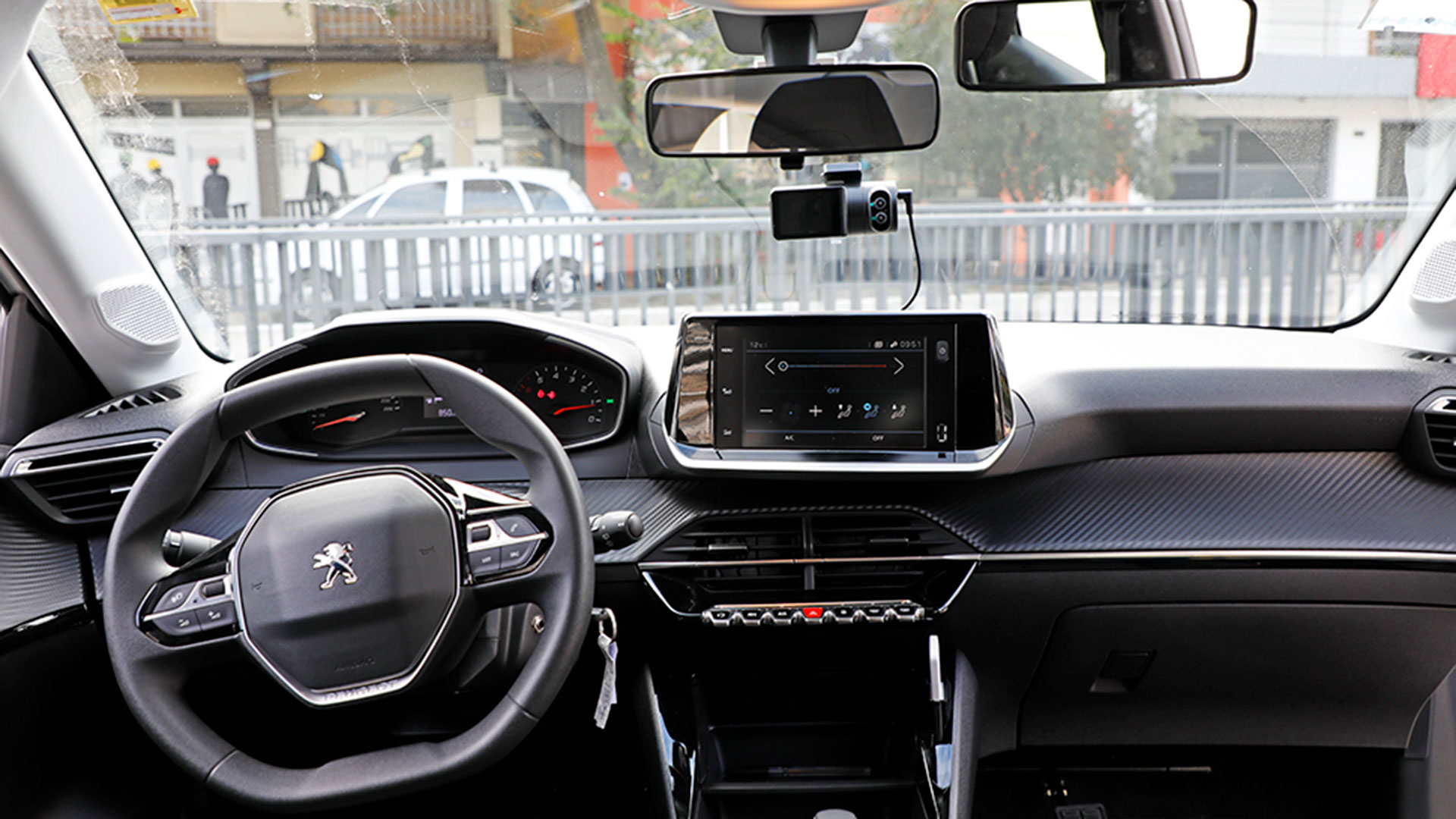 Los automóviles para rendir el examen práctico es adaptado y tiene sensores (Secretaría de Atención Ciudadana y Gestión Comunal)