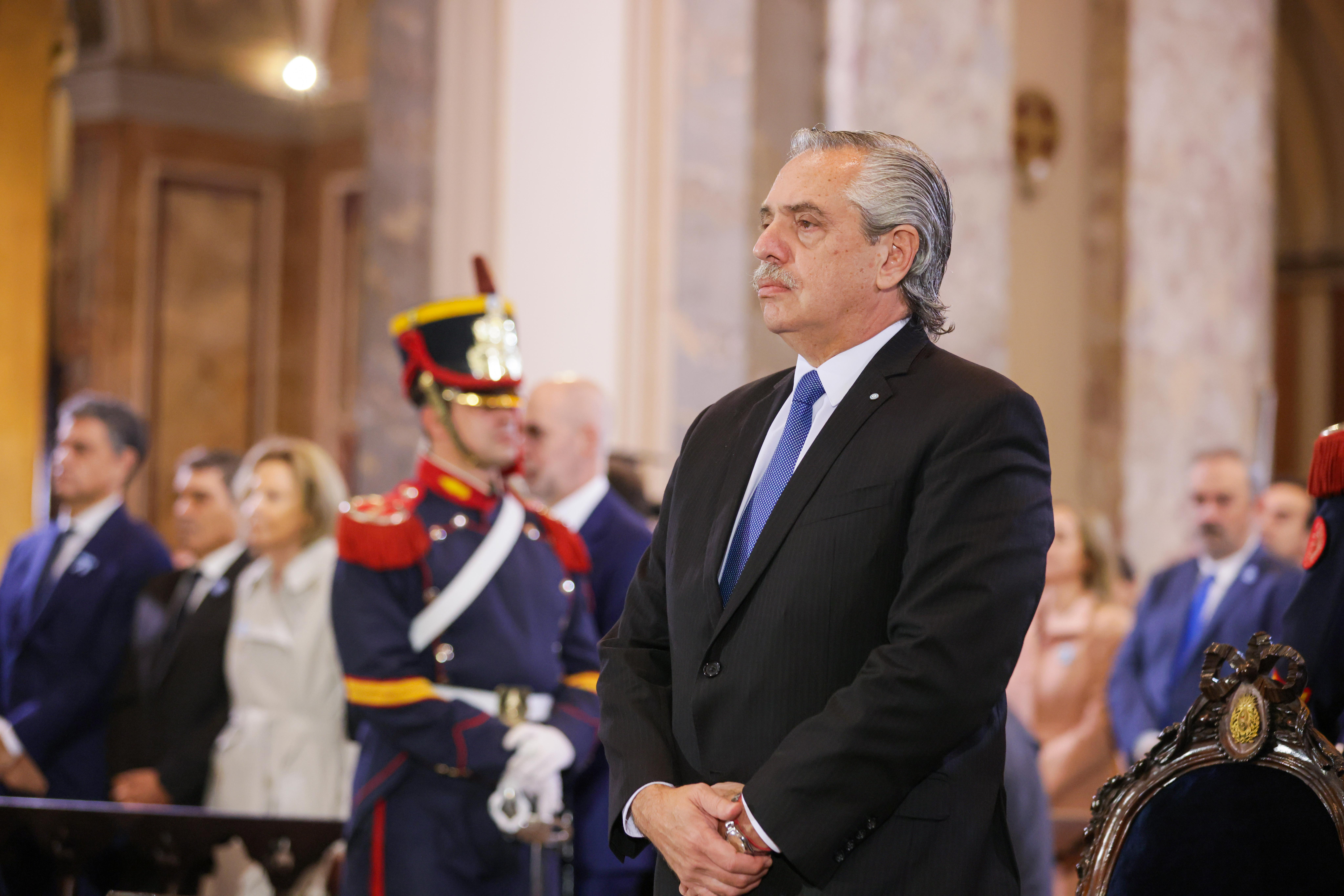 En primera fila, el presidente Alberto Fernández escuchó el discurso la homilía de Mario Poli