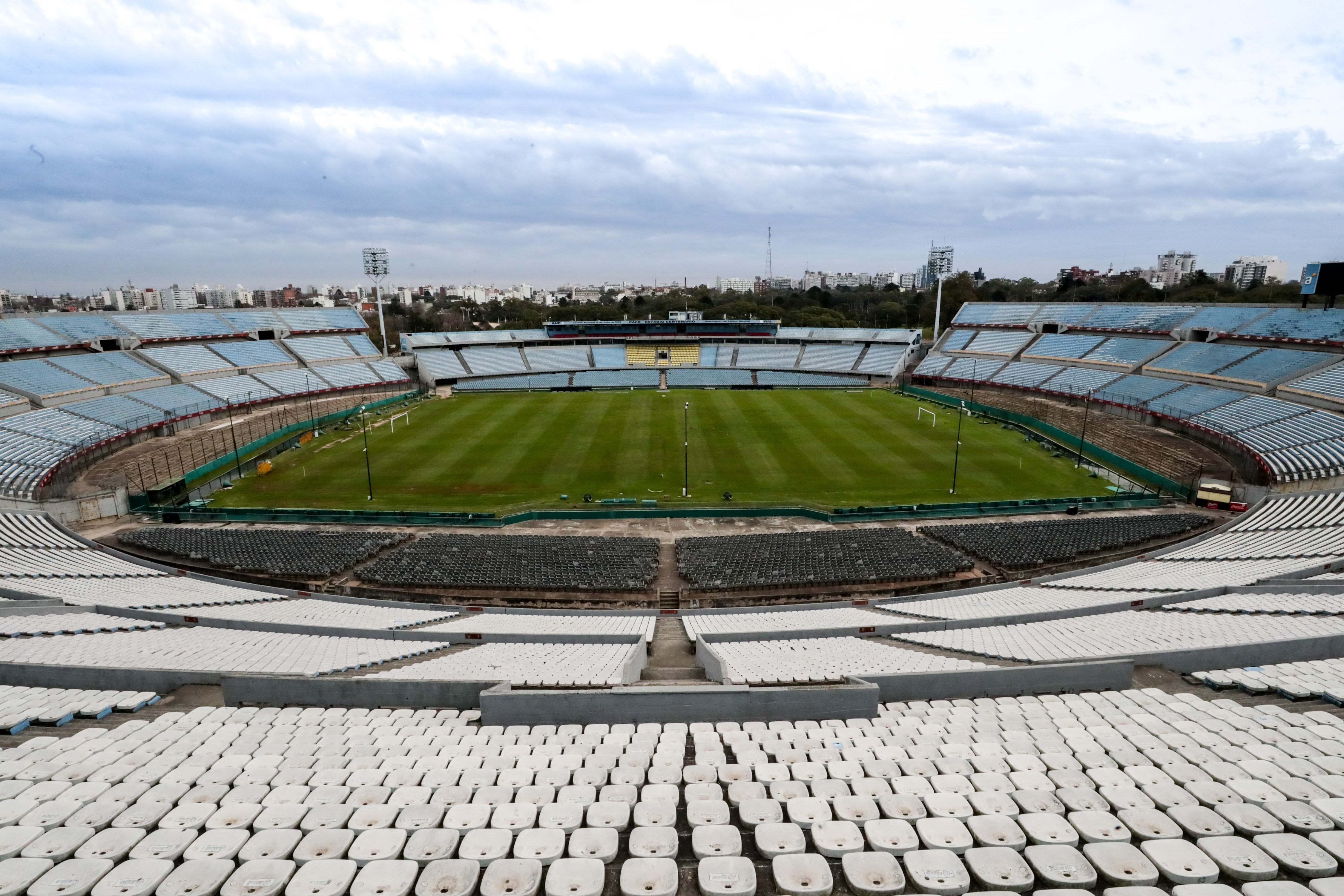 Fotograf&#237;a del campo de juego desde la Tribuna Ol&#237;mpica del estadio Centenario el 10 de julio de 2020, en Montevideo (Uruguay). EFE/Ra&#250;l Mart&#237;nez
