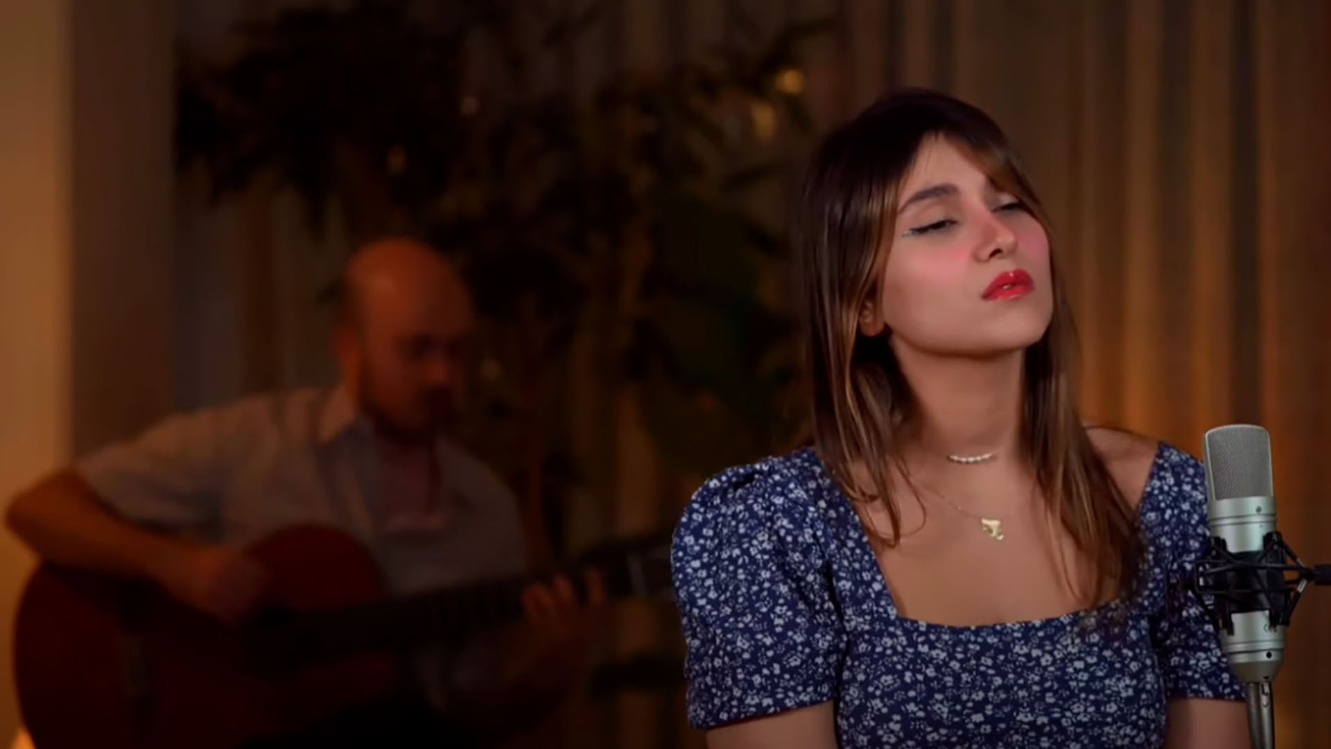Condenaron a una cantante y a otros 7 artistas iran&iacute;es a 74 latigazos por un concierto