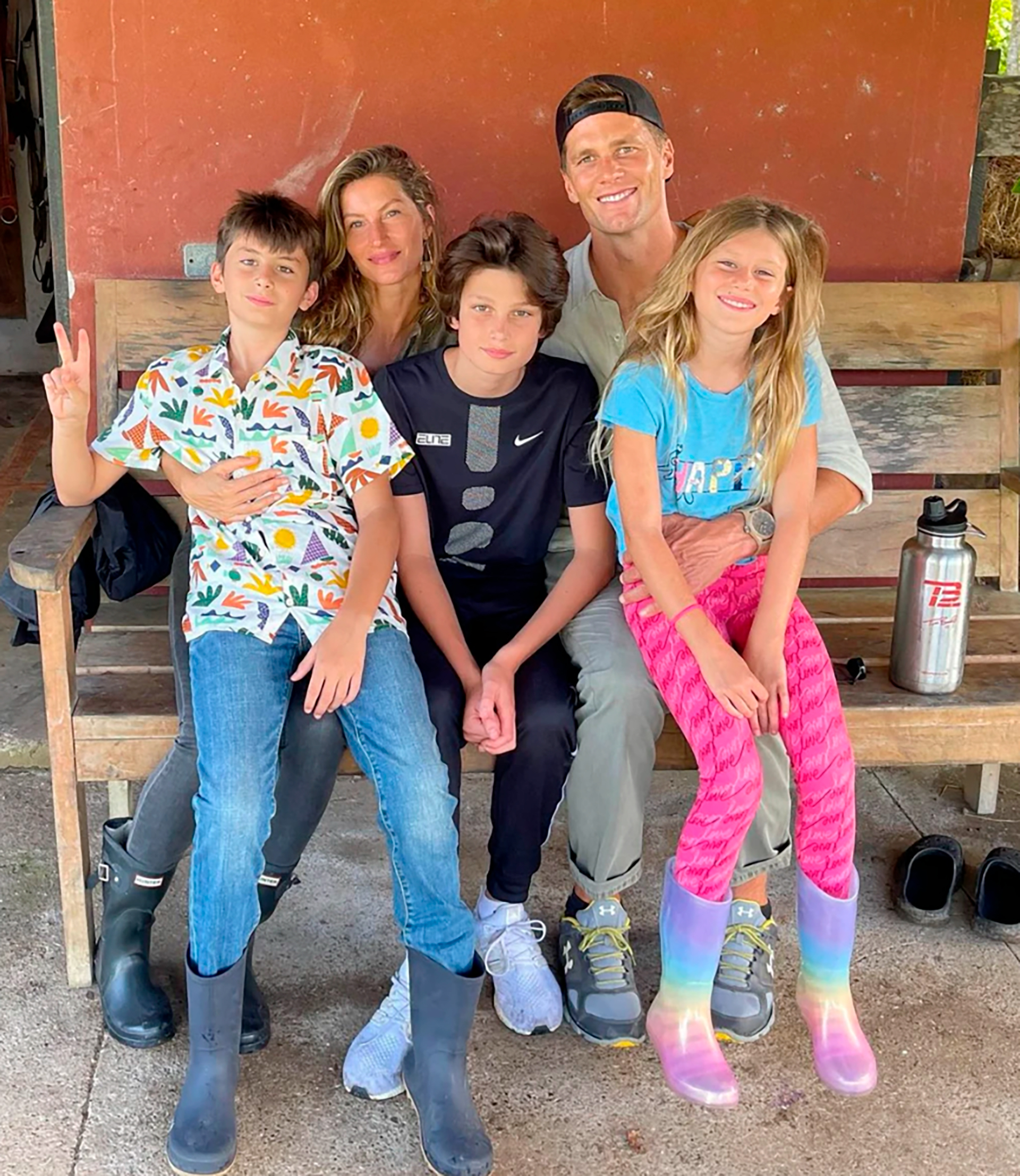 Tom Brady junto a su familia. La estrella de la NFL confirmó su divorcio con la modelo brasileña Gisele Bündchen