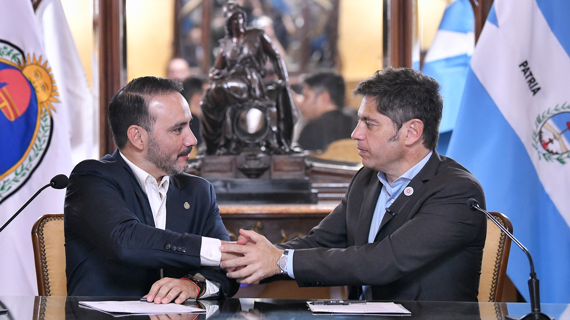 Axel Kicillof lleg&oacute; a Corrientes, se reuni&oacute; con el gobernador Juan Pablo Vald&eacute;s y desarroll&oacute; agenda pol&iacute;tica de cara al 2027