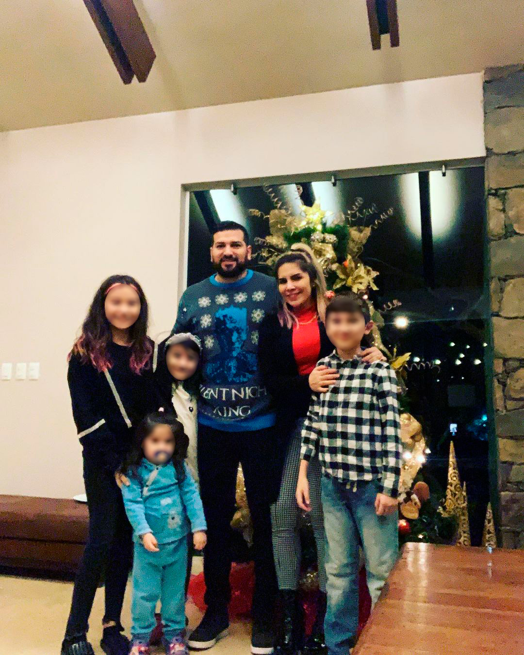 Américo Garza, Karla Panini, y los hijos de ambos (Foto: Instagram @kpaninimx)