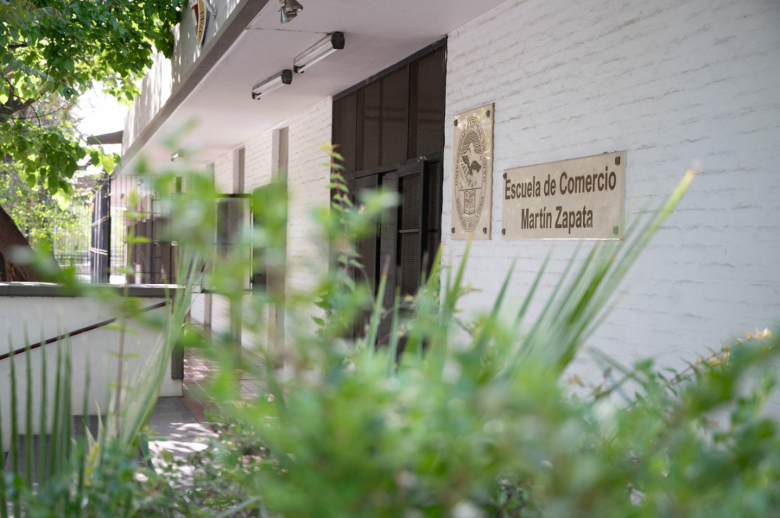 Denuncian que un vicedirector proyect&oacute; im&aacute;genes sexuales frente a alumnos en una clase y fue apartado