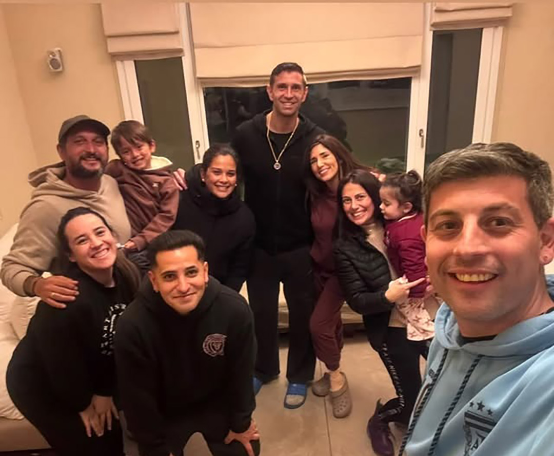 "Por m&aacute;s momentos as&iacute;": el sentido posteo y las fotos de la esposa de Dibu Mart&iacute;nez en sus vacaciones