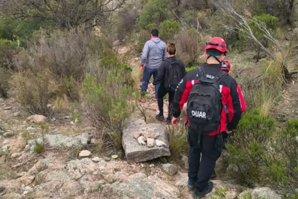 Dos personas sufrieron fracturas durante una carrera en las sierras de C&oacute;rdoba y tuvieron que ser rescatadas