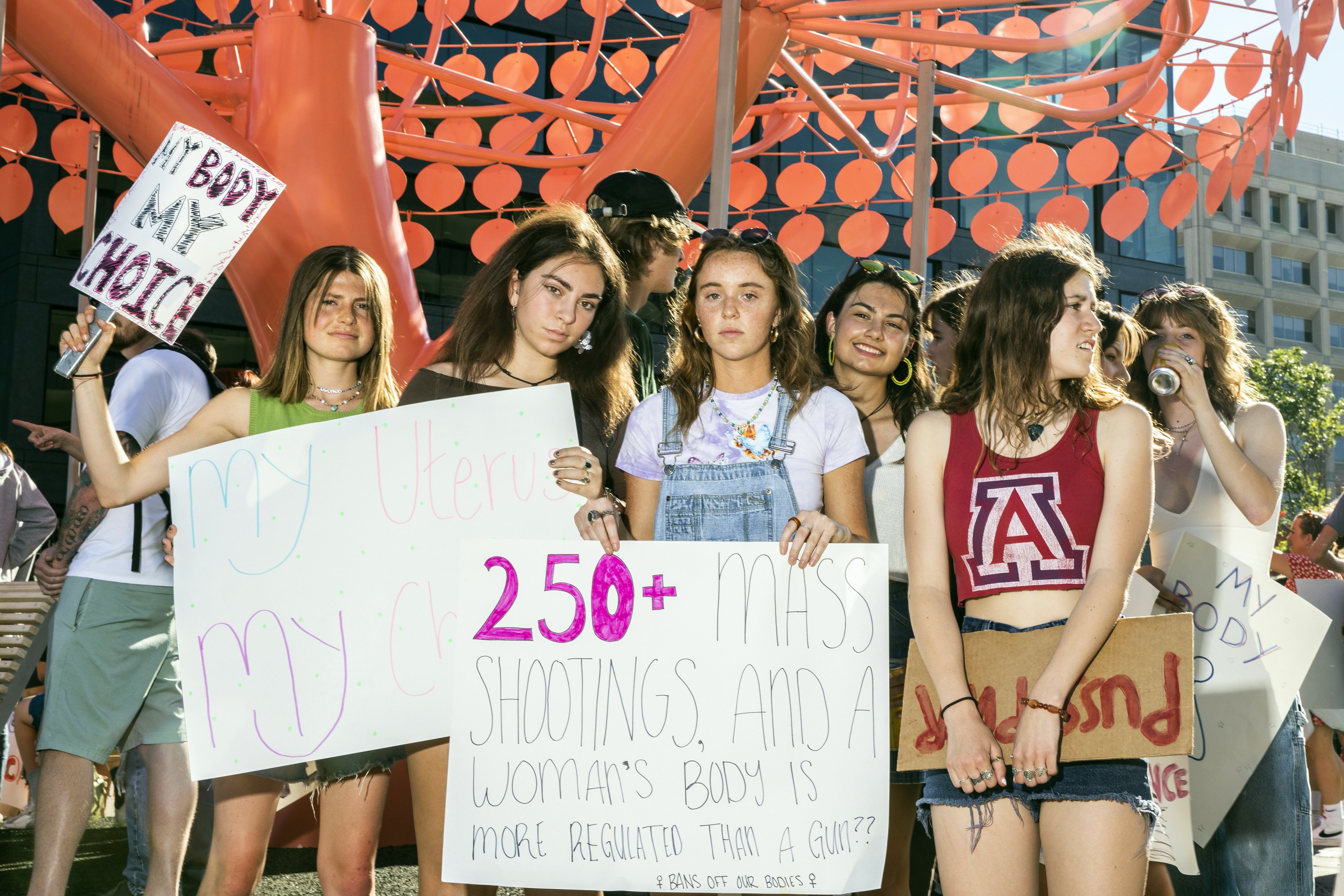Sondeo: La mayoría de los adolescentes, especialmente las chicas, ven la universidad como crucial – Los Angeles Times