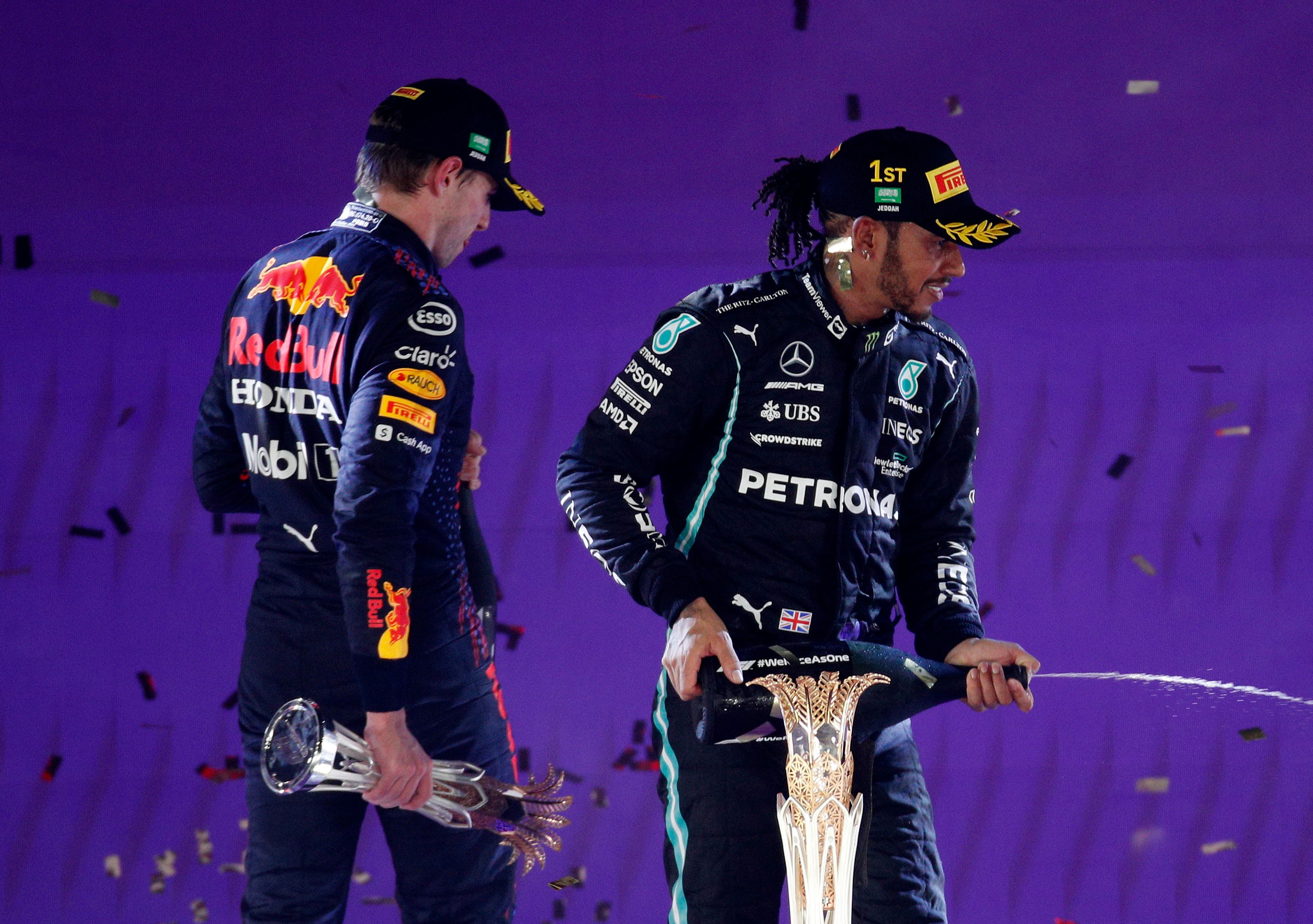 Verstappen se retiró del podio durante los festejos de Mercede (REUTERS/Hamad I Mohammed)