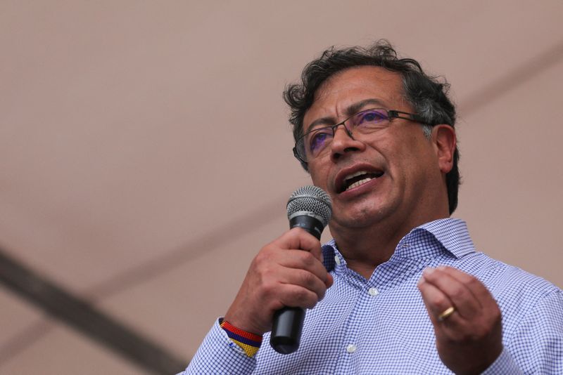 Foto de archivo. El candidato a la Presidencia de Colombia por el izquierdista Pacto Histórico, Gustavo Petro, habla durante un acto de campaña en Fusagasugá, Colombia, 11 de mayo, 2022. REUTERS/Luisa González