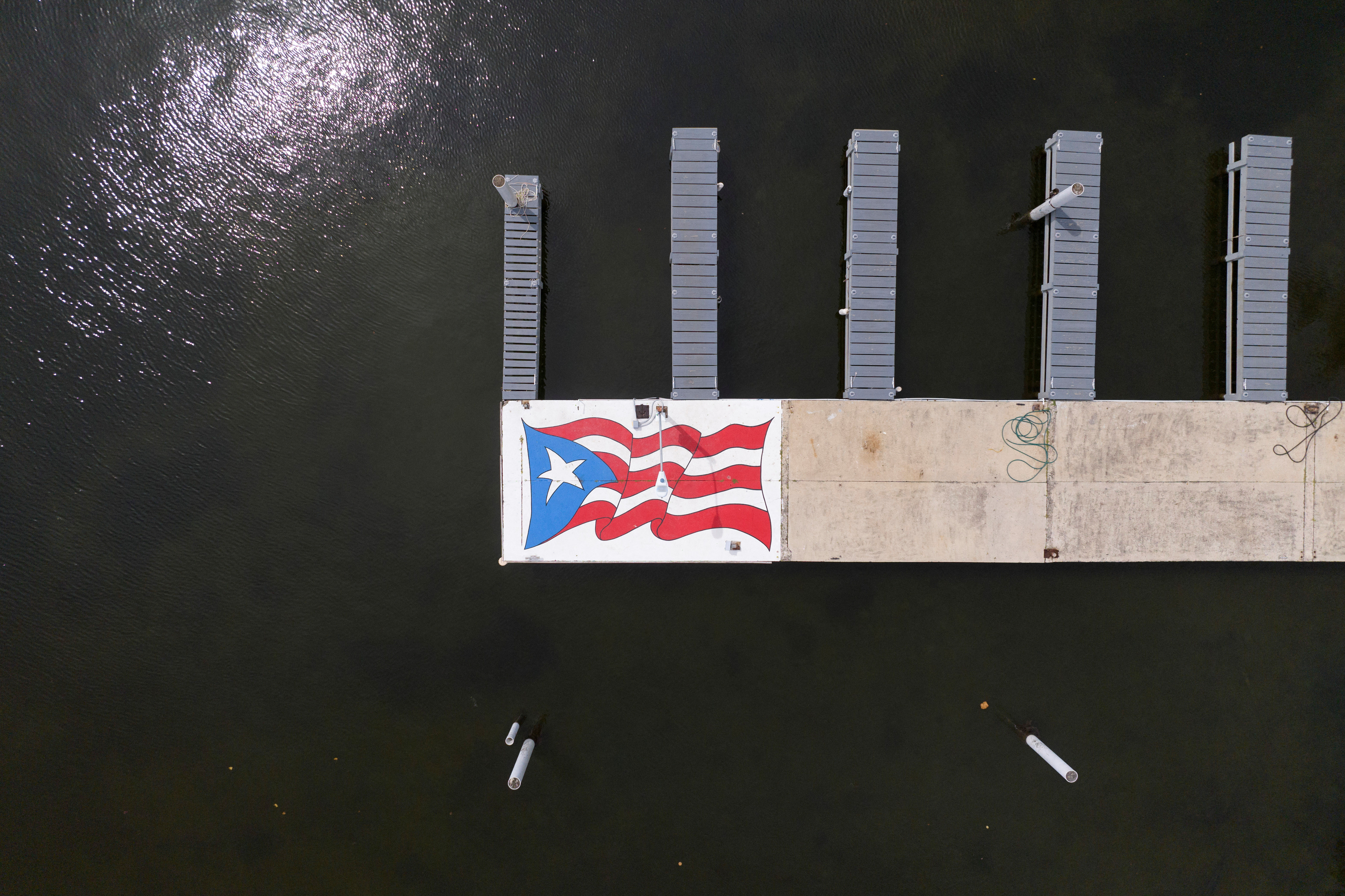 Se estimaba que Fiona dejaría entre 30 y 40 cm (de 12 a 16 pulgadas) de agua en el este y el sur de Puerto Rico, que podían alcanzar los 64 centímetros (25 pulgadas) en puntos concretos.  REUTERS/Ricardo Arduengo