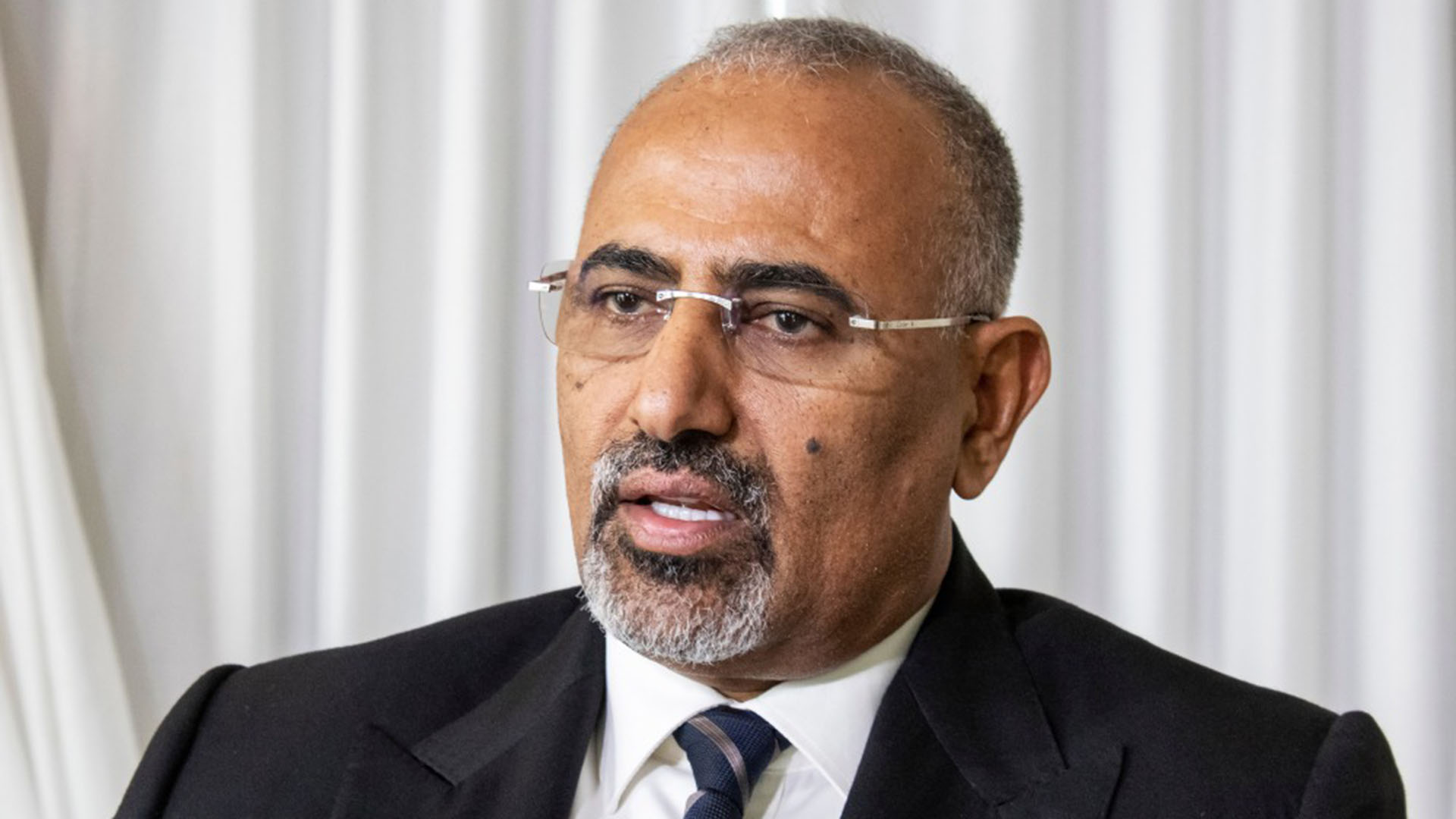 Violento robo en Villa Luzuriaga: volvía de comprar los regalos de Reyes y la atacaron para llevarse su auto 