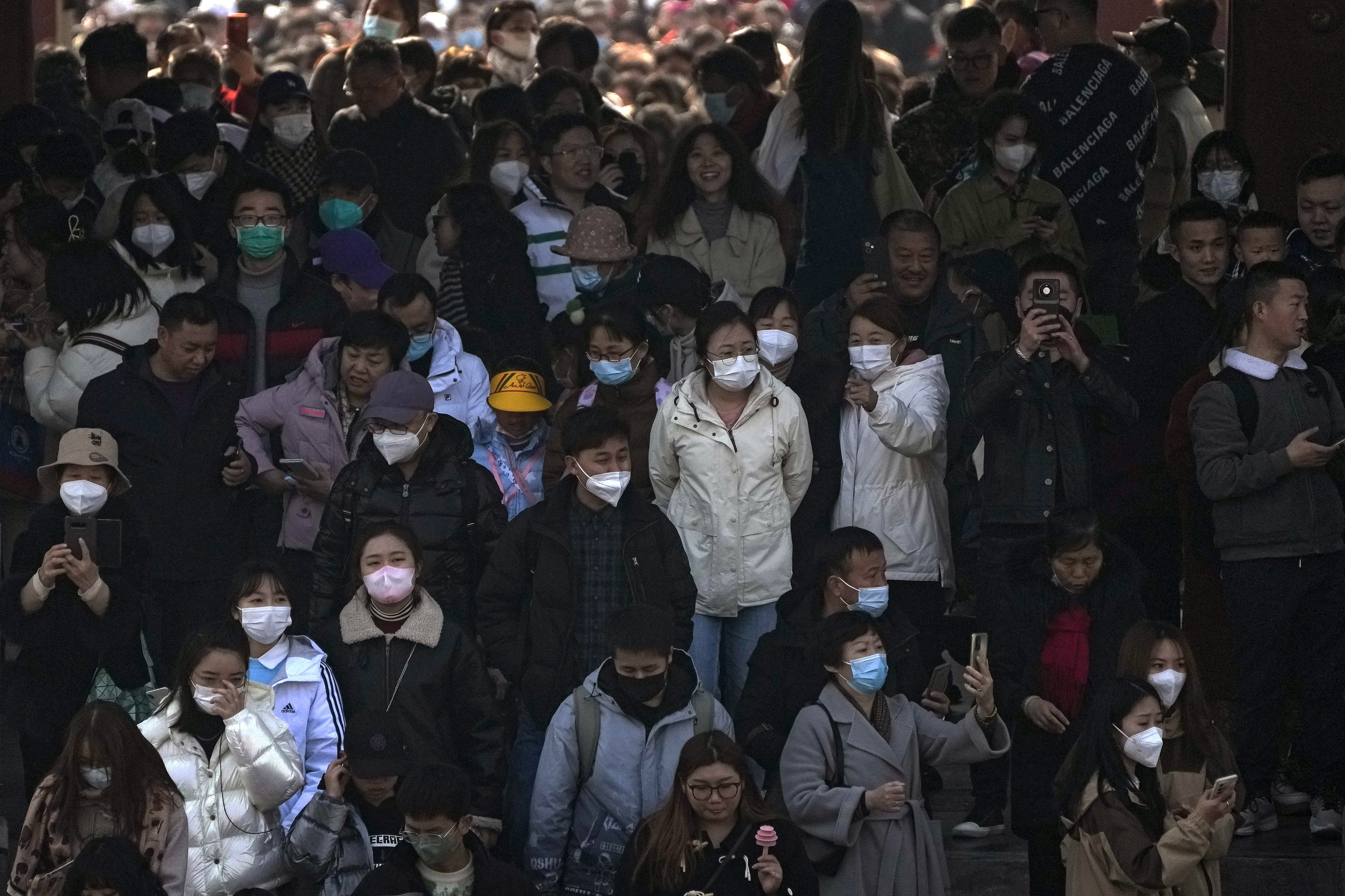 Continúan las dudas en la comunidad internacional sobre el verdadero origen del coronavirus. (AP Foto/Andy Wong)
