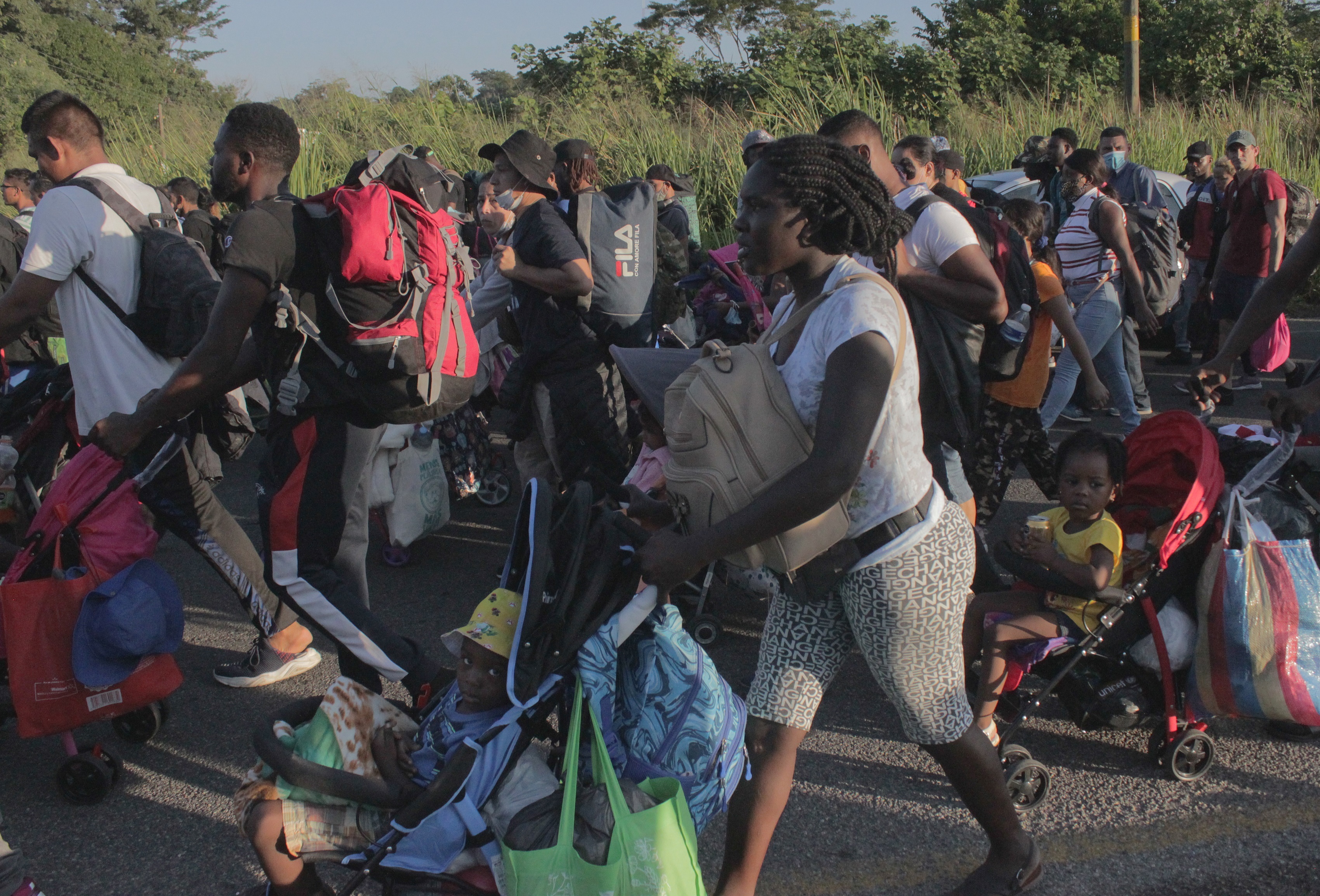 Cientos de migrantes centroamericanos, haitianos y africanos se encuentran varados en Tapachula desde hace meses. (Foto: EFE/Juan Manuel Blanco/ Archivo)
