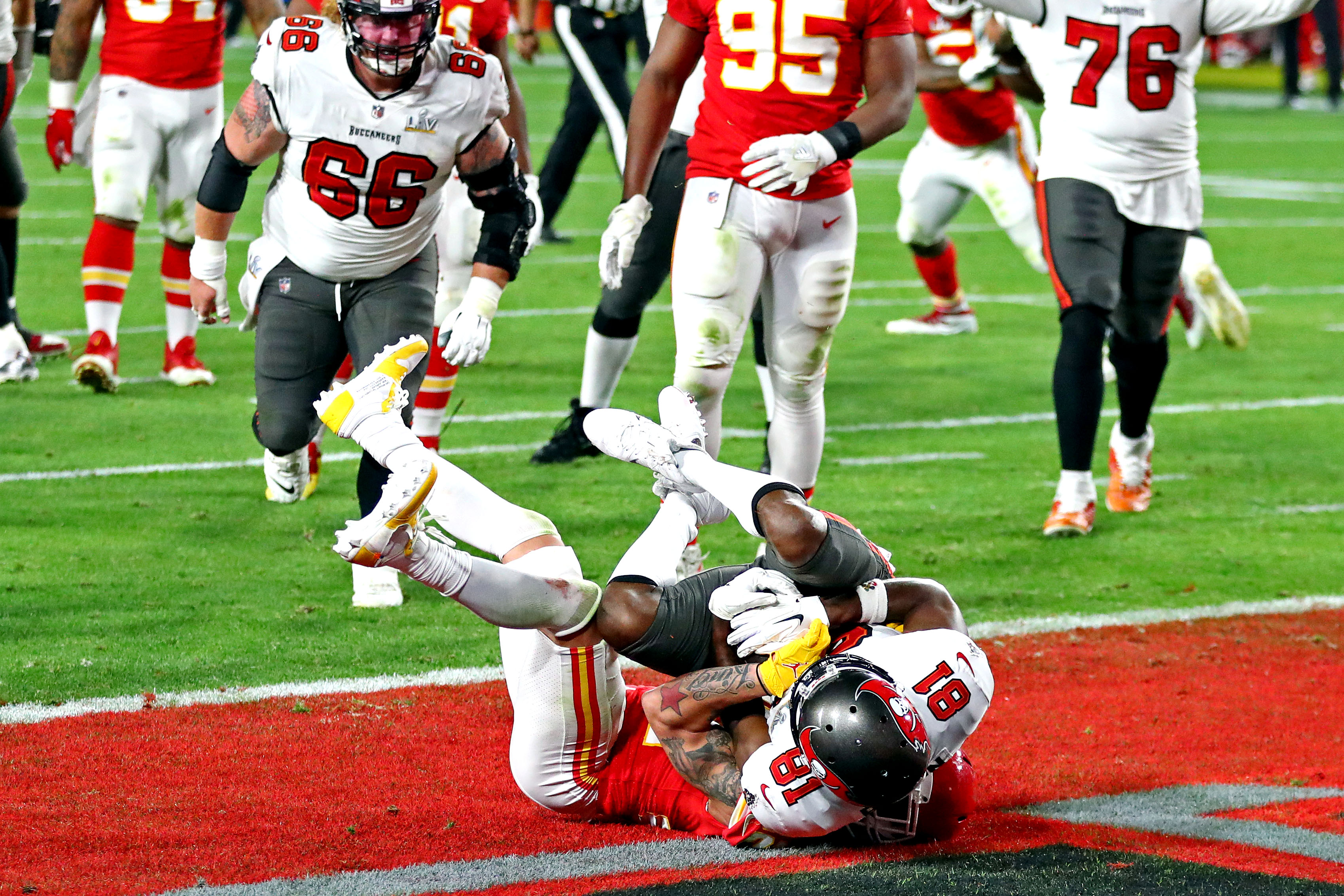 Antes del final del segundo cuarto, consiguió otro touchdown