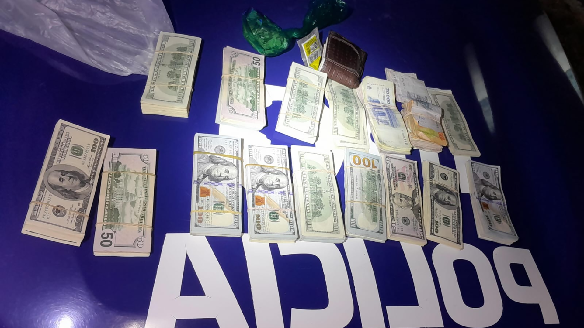 C&oacute;rdoba: le descubrieron una suma millonaria de dinero en efectivo, intent&oacute; sobornar a la Polic&iacute;a y termin&oacute; detenido