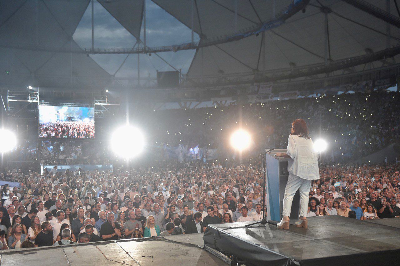 La Vicepresidenta habló ante una multitud en La Plata 
