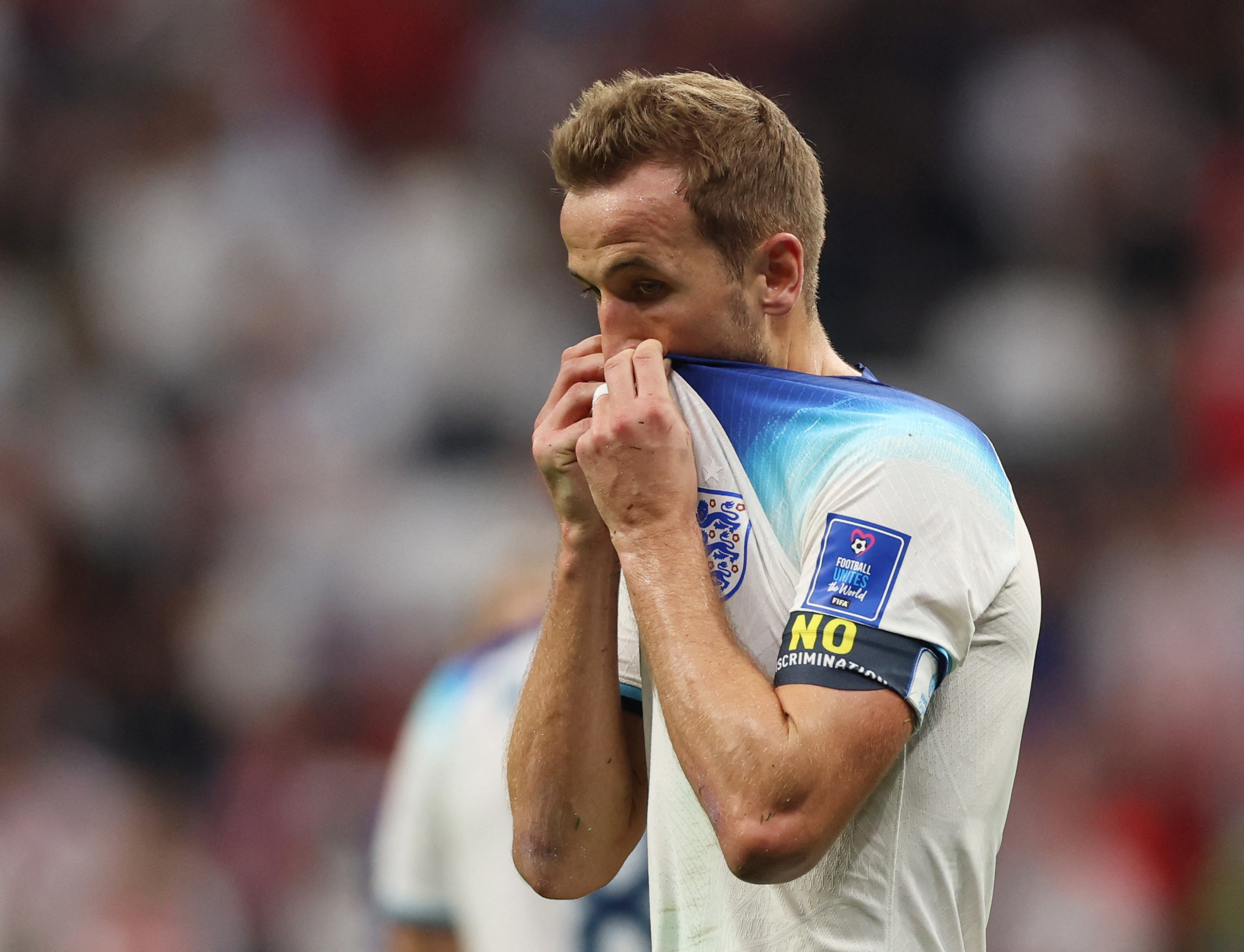 Harry Kane salió a la cancha con un brazalete que contenía la leyenda "No a la discriminación" en el partido ante Estados Unidos (REUTERS/Matthew Childs)