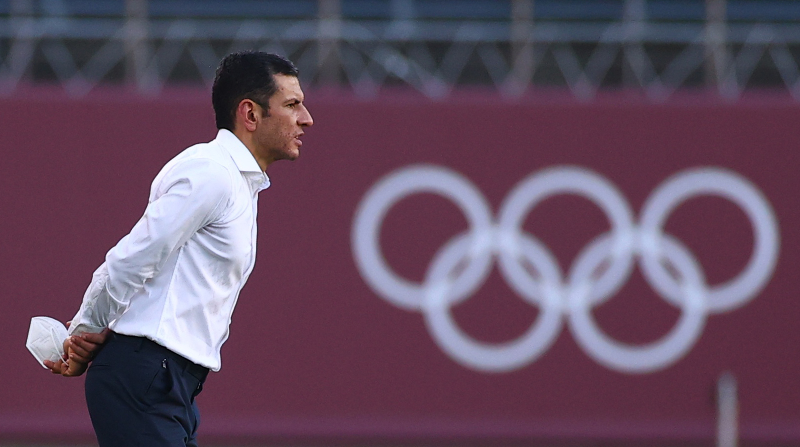Jaime Lozano conoce de cerca a los jugadores mexicanos que participarán en el cambio de generación (REUTERS/Edgar Su)