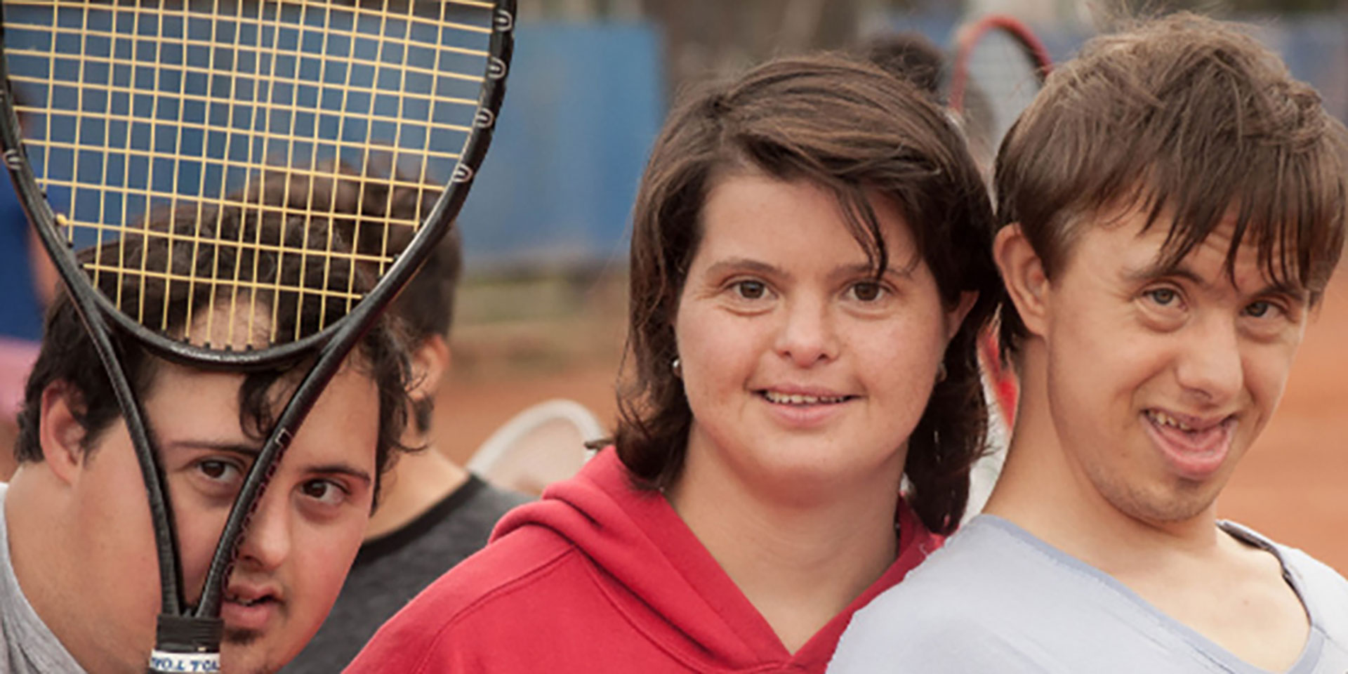 El tenis, al igual que el fútbol, se desarrolla en las canchas del club cordobés General Paz Juniors, que cede los espacios gratuitamente. (Imagen: gentileza Fundación Empate)
