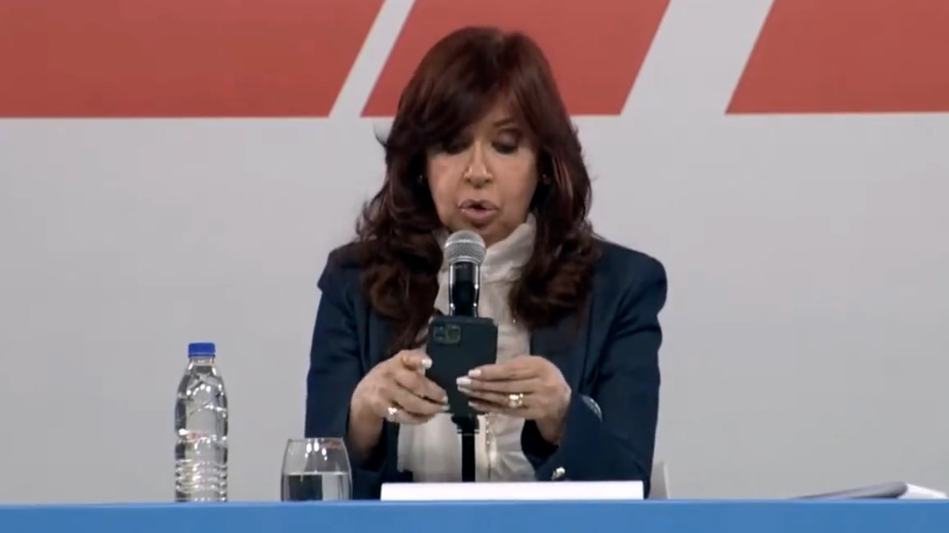 Cristina Kirchner apuntó contra la estructura de poder de Alberto Fernández y se desligó del rumbo económico