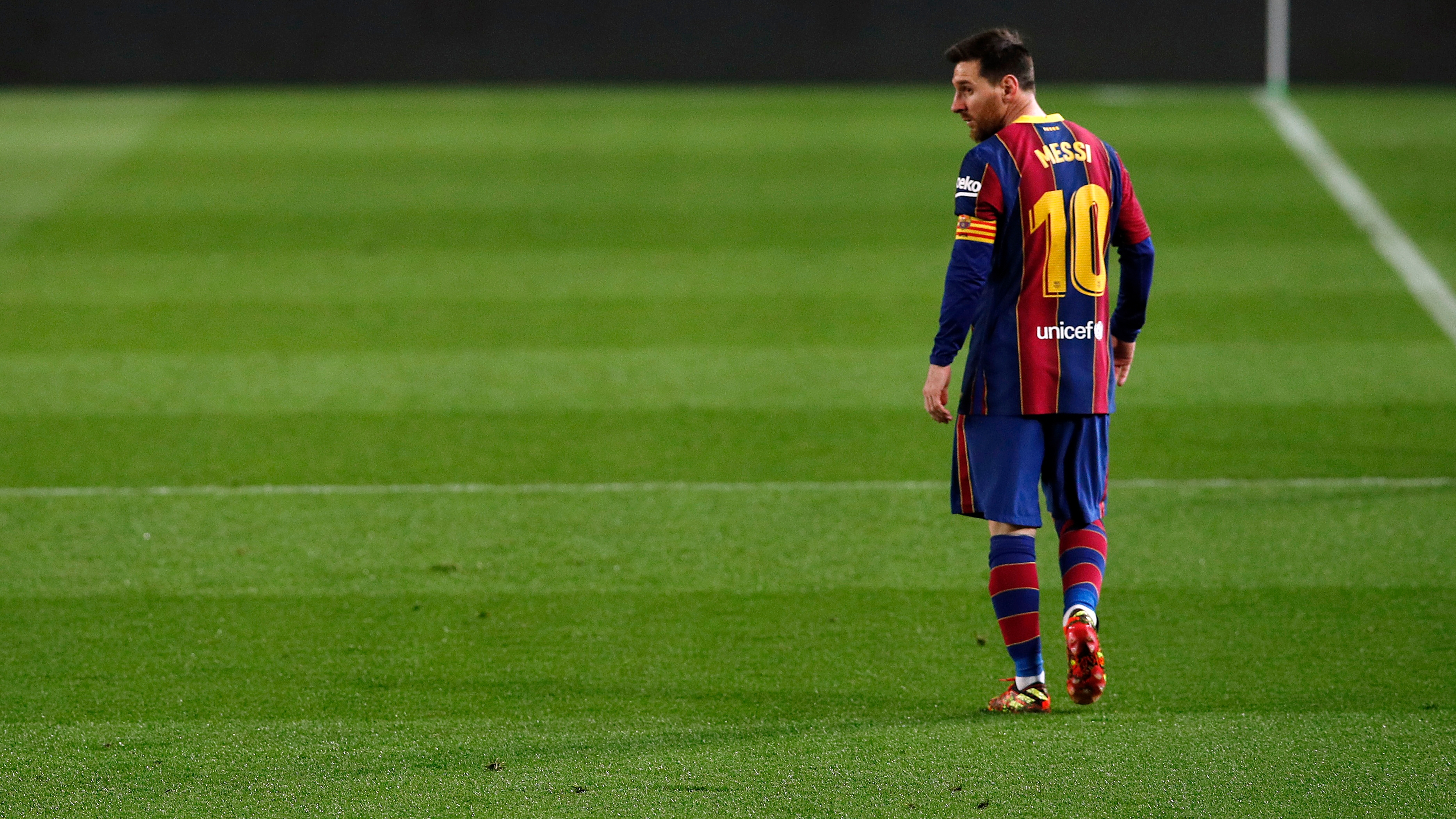 Messi disputará el duelo contra el Valladolid con el riesgo de perderse el Clásico si es amonestado (Reuters)