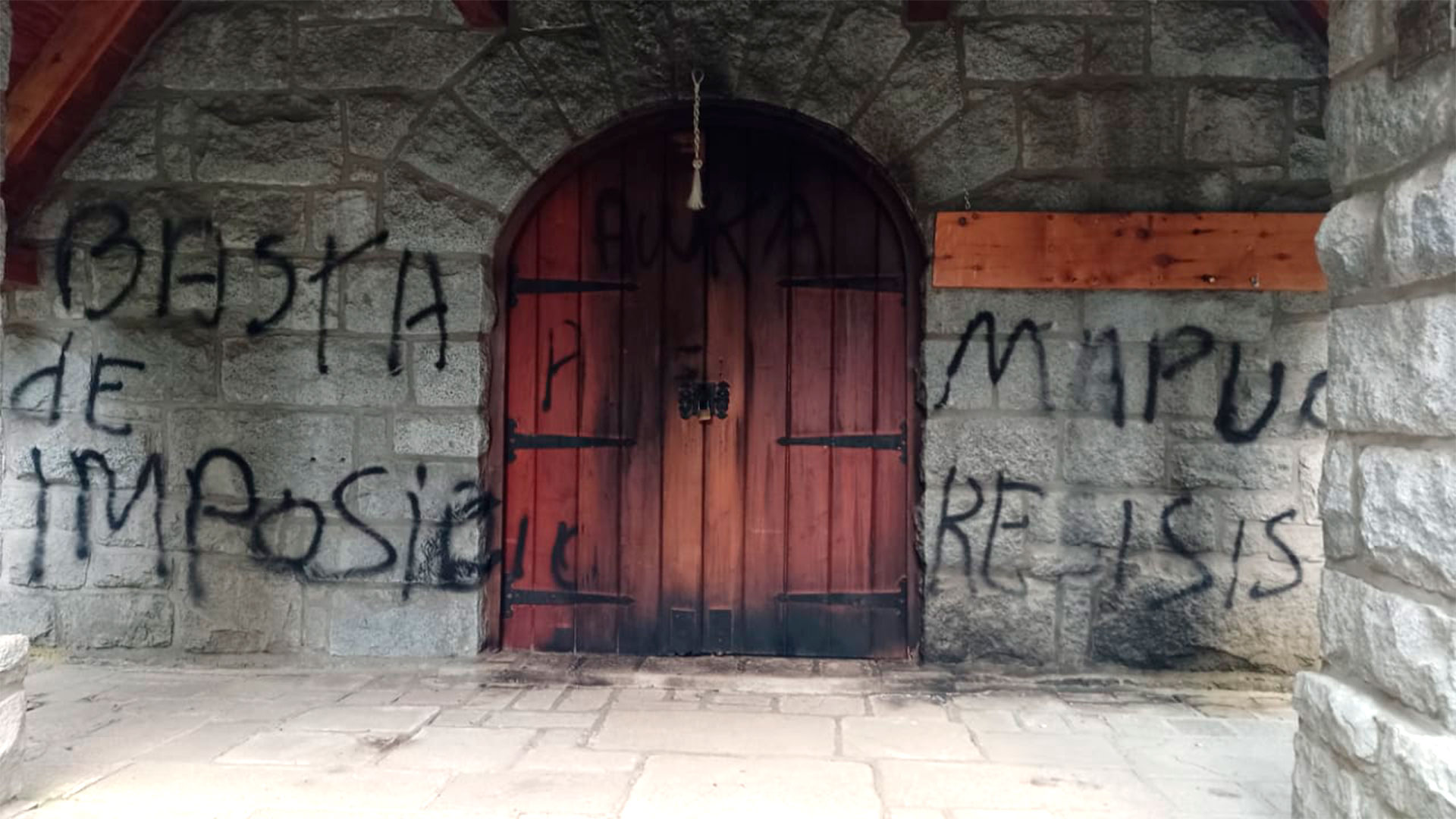 Capilla vandalizada en Villa La Angostura