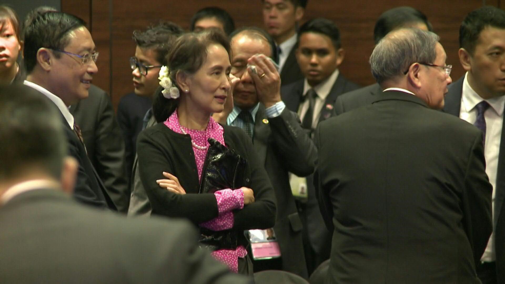 La líder birmana Aung San Suu Kyi y su asesor económico fueron condenados a 3 años de prisión por vulnerar la ley de Secretos Oficiales 