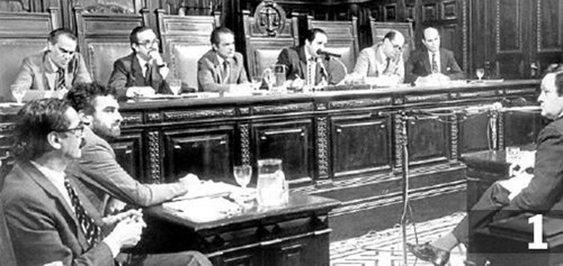 Los jueces eran León Arslanián, presidente de la Cámara ese año, Ricardo Gil Lavedra, Andrés D’Alessio, Jorge Torlasco, Jorge Valerga Aráoz y Guillermo Ledesma