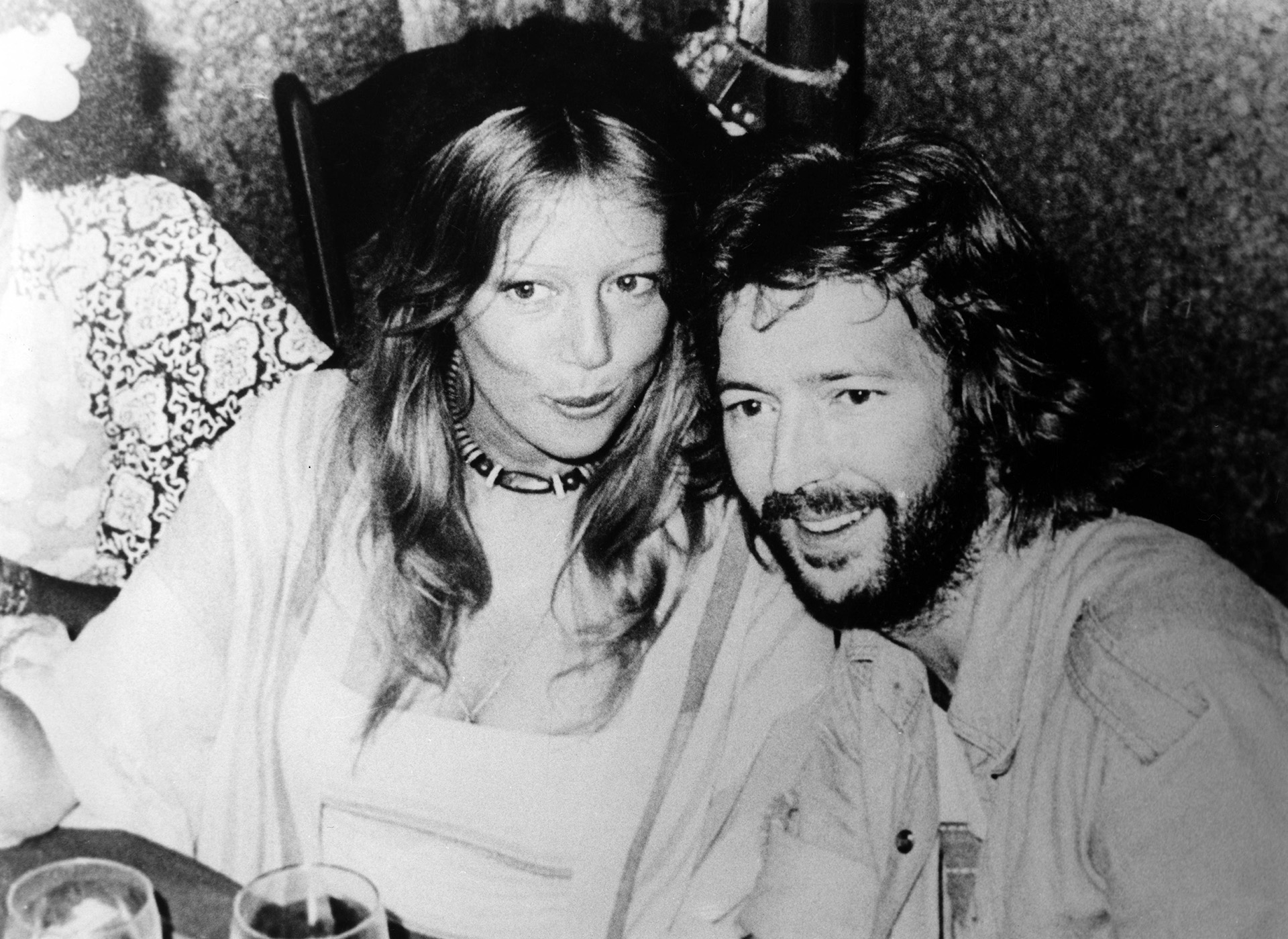Pattie Boyd dejó a George por su amigo Eric Clapton y quedaron todos amigos (Photo by John Rodgers/Redferns)