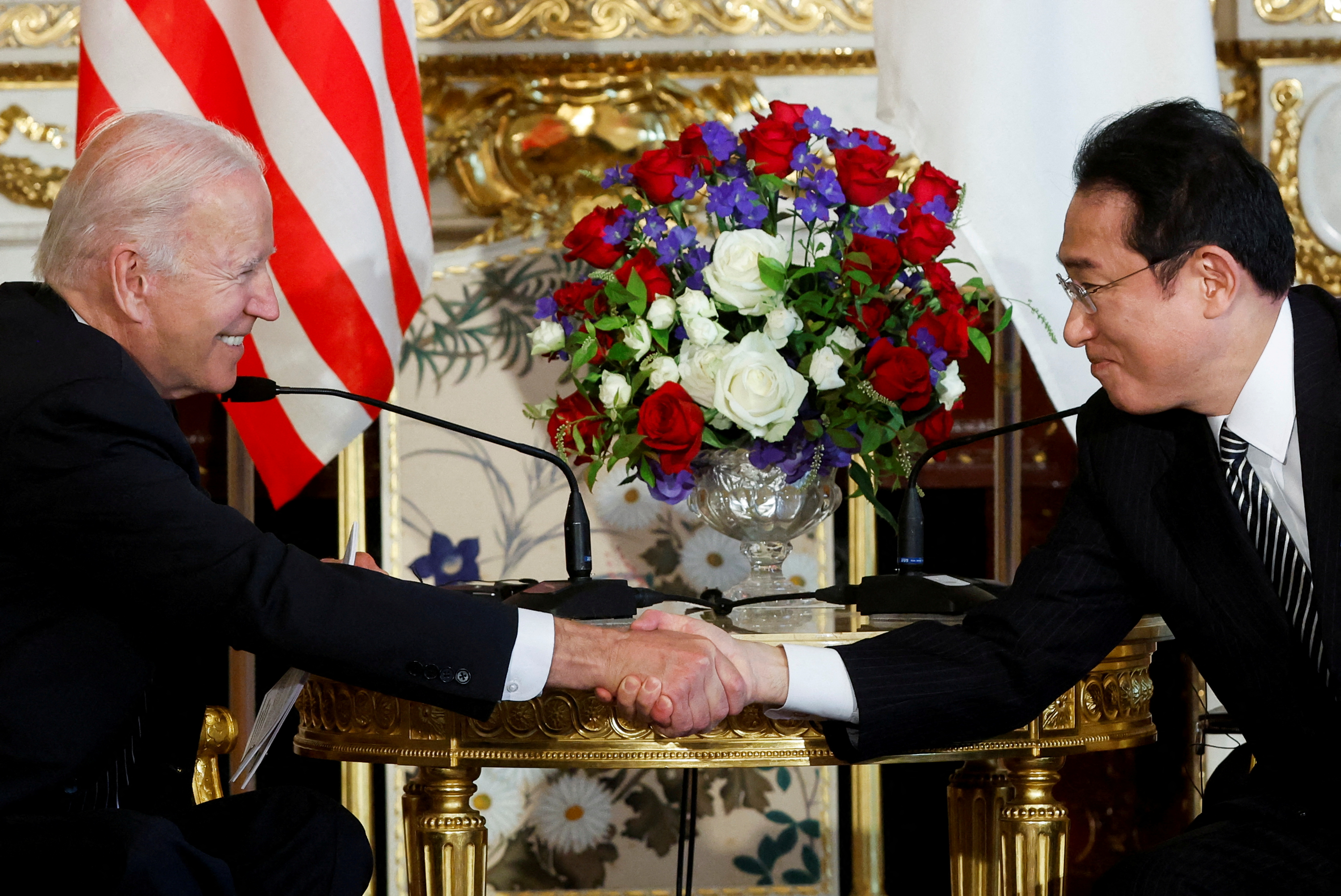 Presidentene i USA Joe Biden og Fiumio Kishida fra Japan