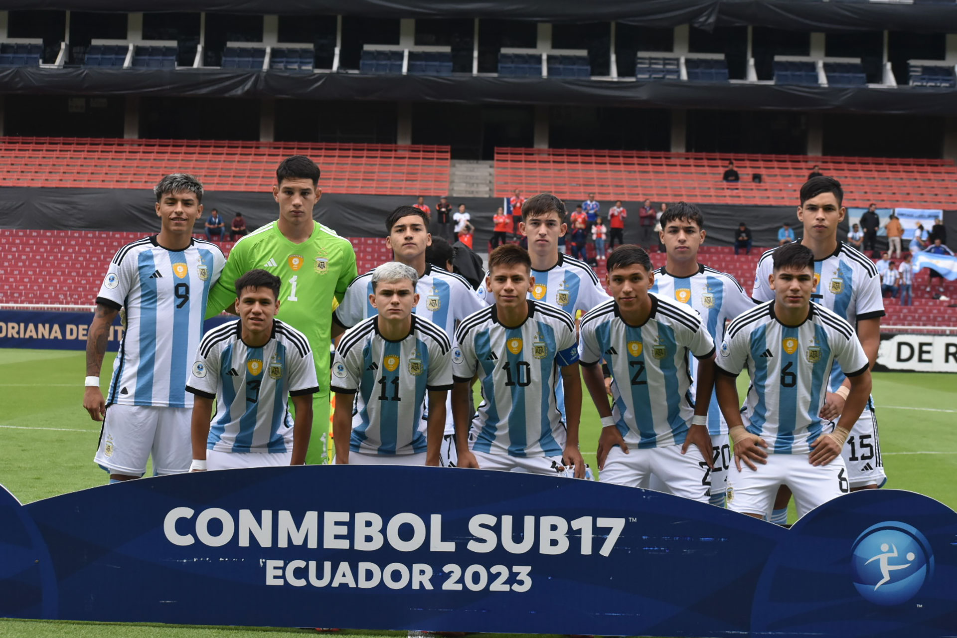 El equipo titula de la Argentina que enfrentó a Chile en la primera fecha del Hexagonal Final del Sudamericano Sub 17 de Ecuador (@Argentina)