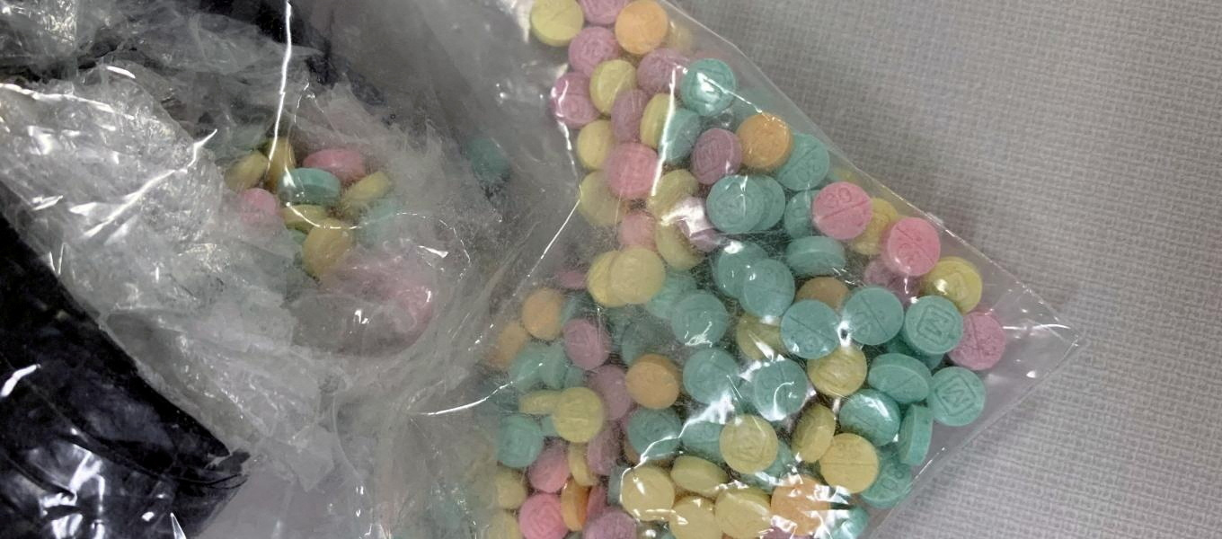 Píldoras de fentanilo encontradas por agentes de la Administración para el Control de Drogas 