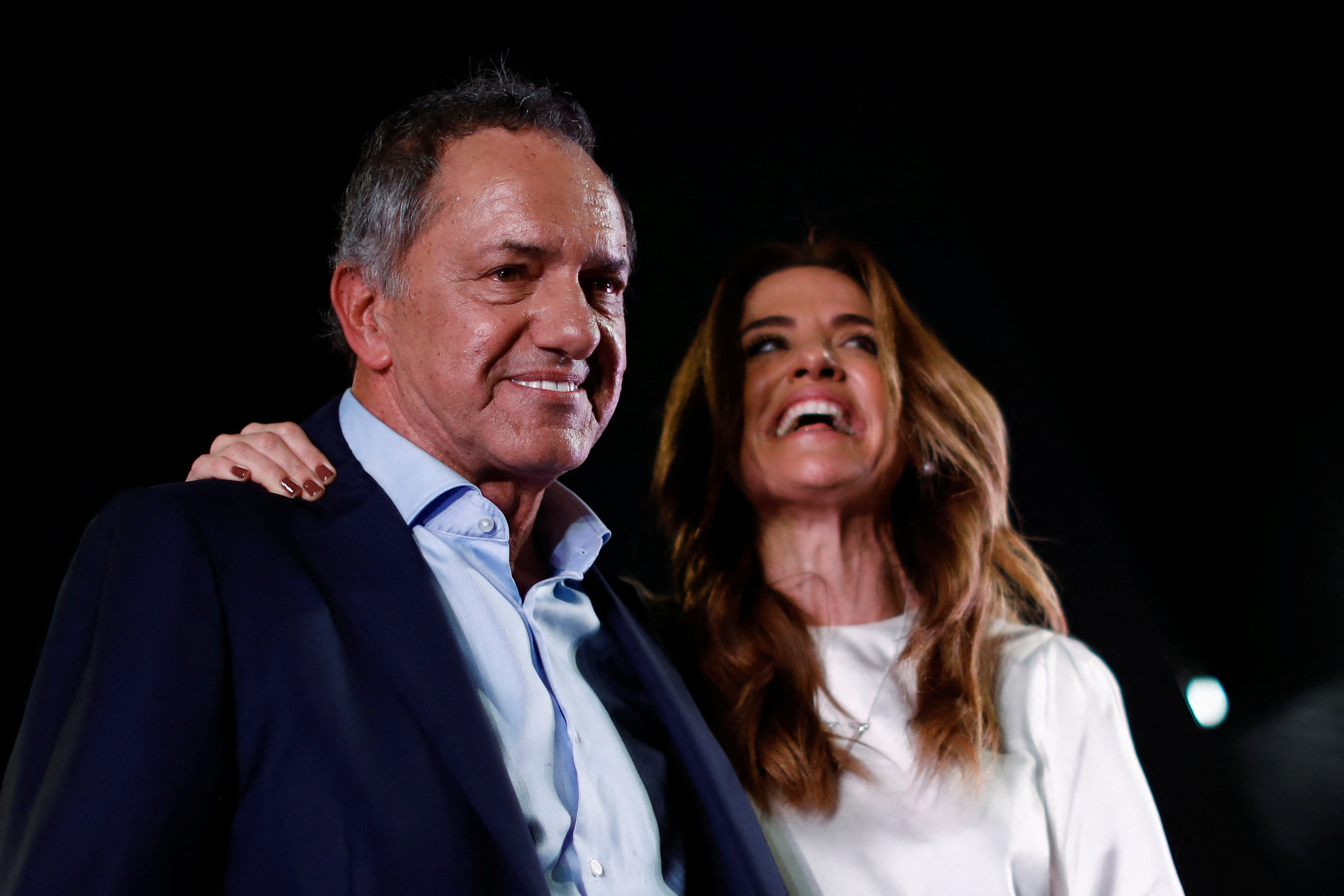 “Con Victoria nos une el valor del sentido de la responsabilidad. Lo que estamos haciendo acá no es contra nadie, es a favor del país”, señaló Scioli sobre su precandidata a la gobernación en la provincia de Buenos Aires (REUTERS/Agustin Marcarian)