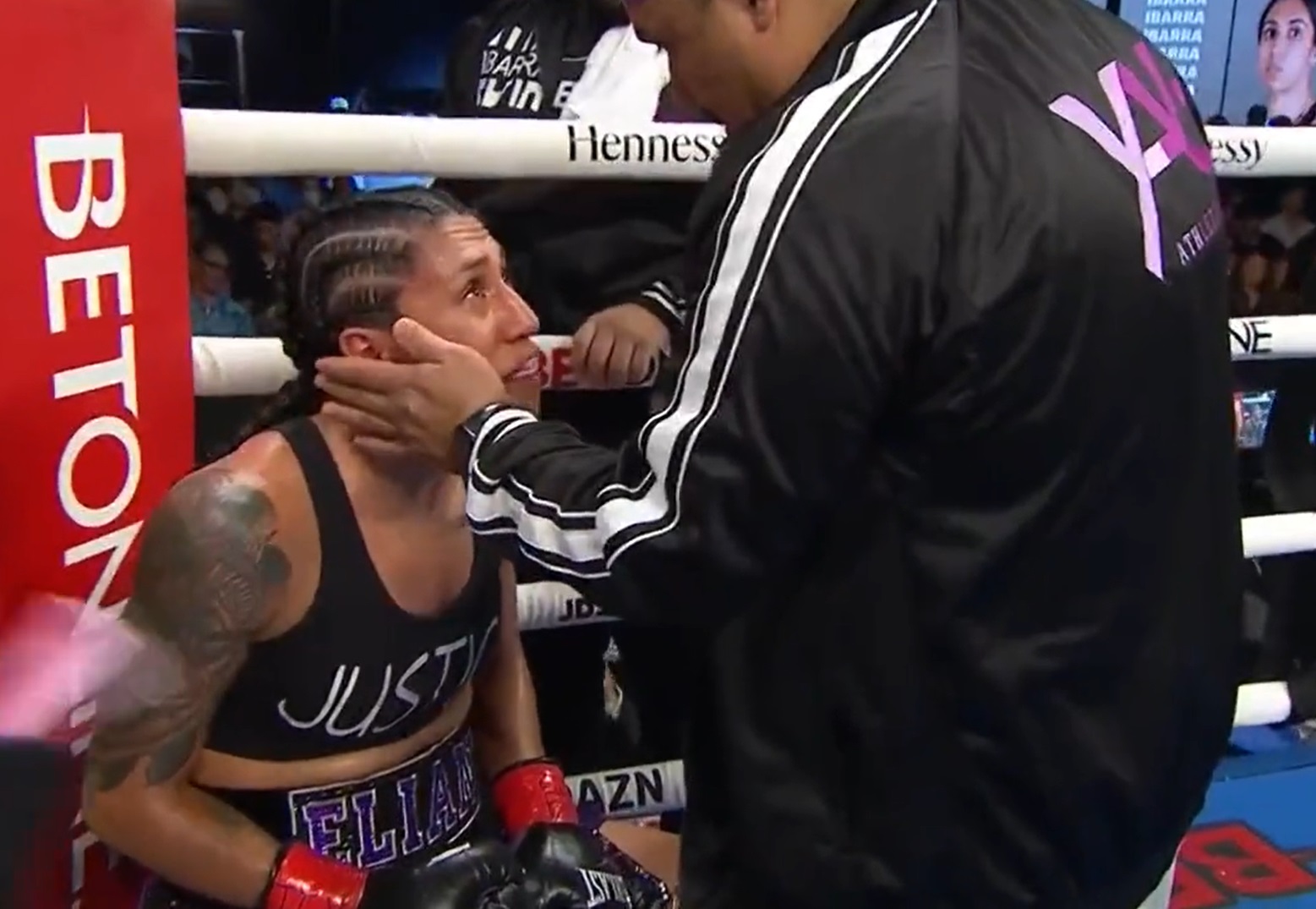 El momento exacto cuando una boxeadora mexicana rogó por detener su pelea