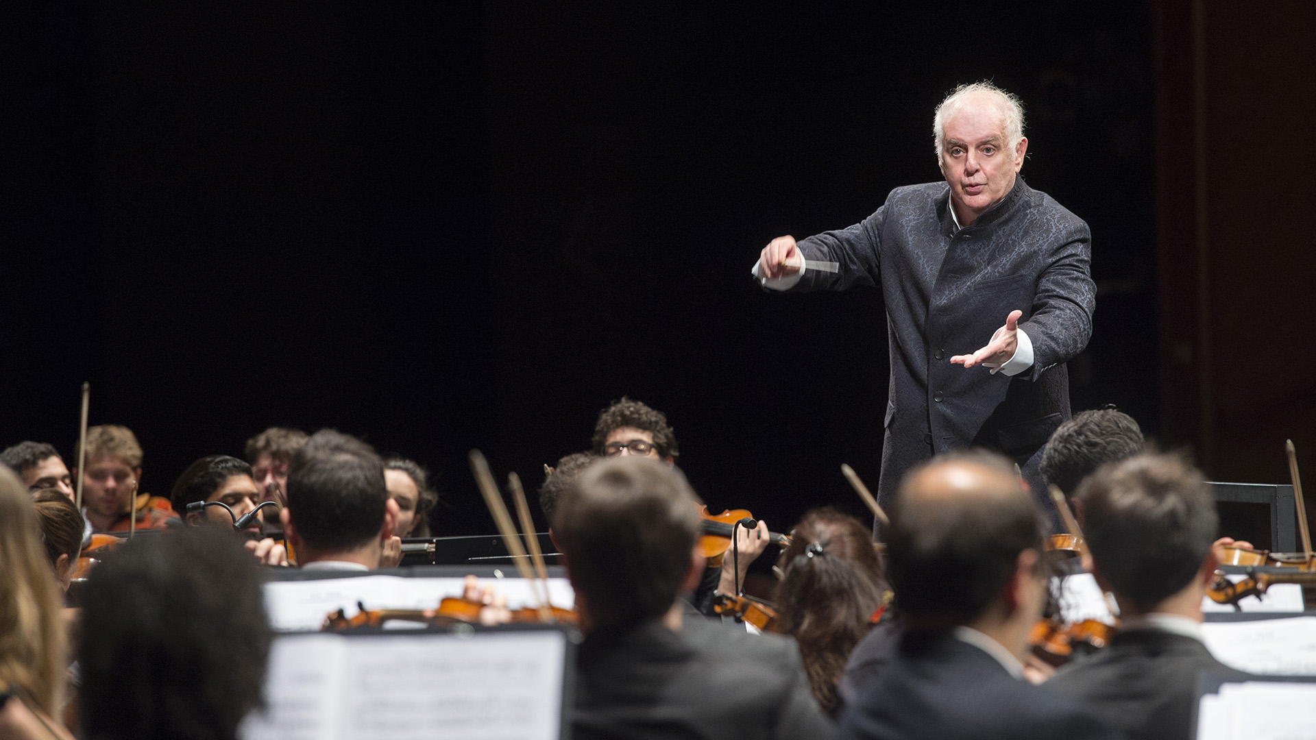 El Maestro Daniel Barenboim con la Orquesta Divan