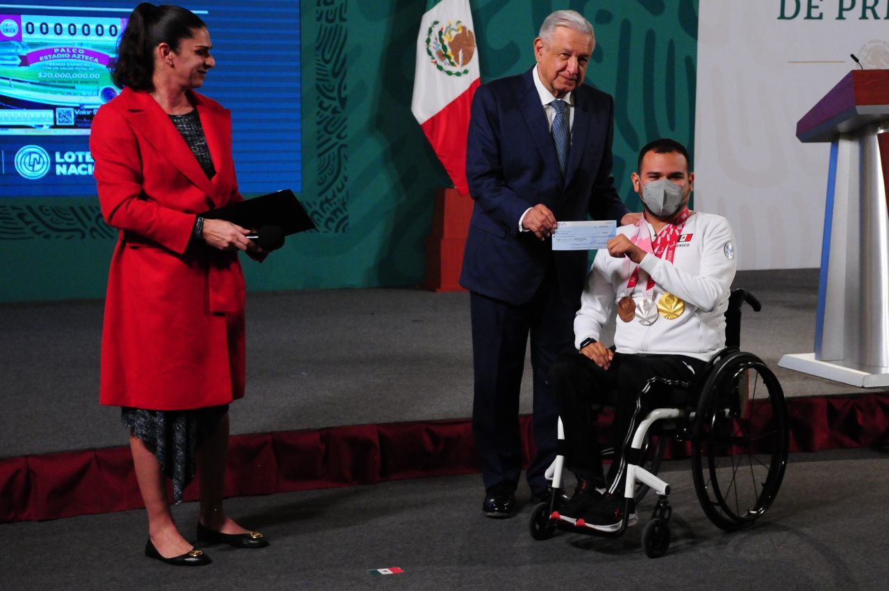 El 6 de octubre, el gobierno de Andrés Manuel López Obrador, entregó  reconocimientos a atletas olímpicos y paralímpicos que participaron en los juegos de Tokyo 2020 (Foto: Daniel Augusto/cuartoscuro.com) 