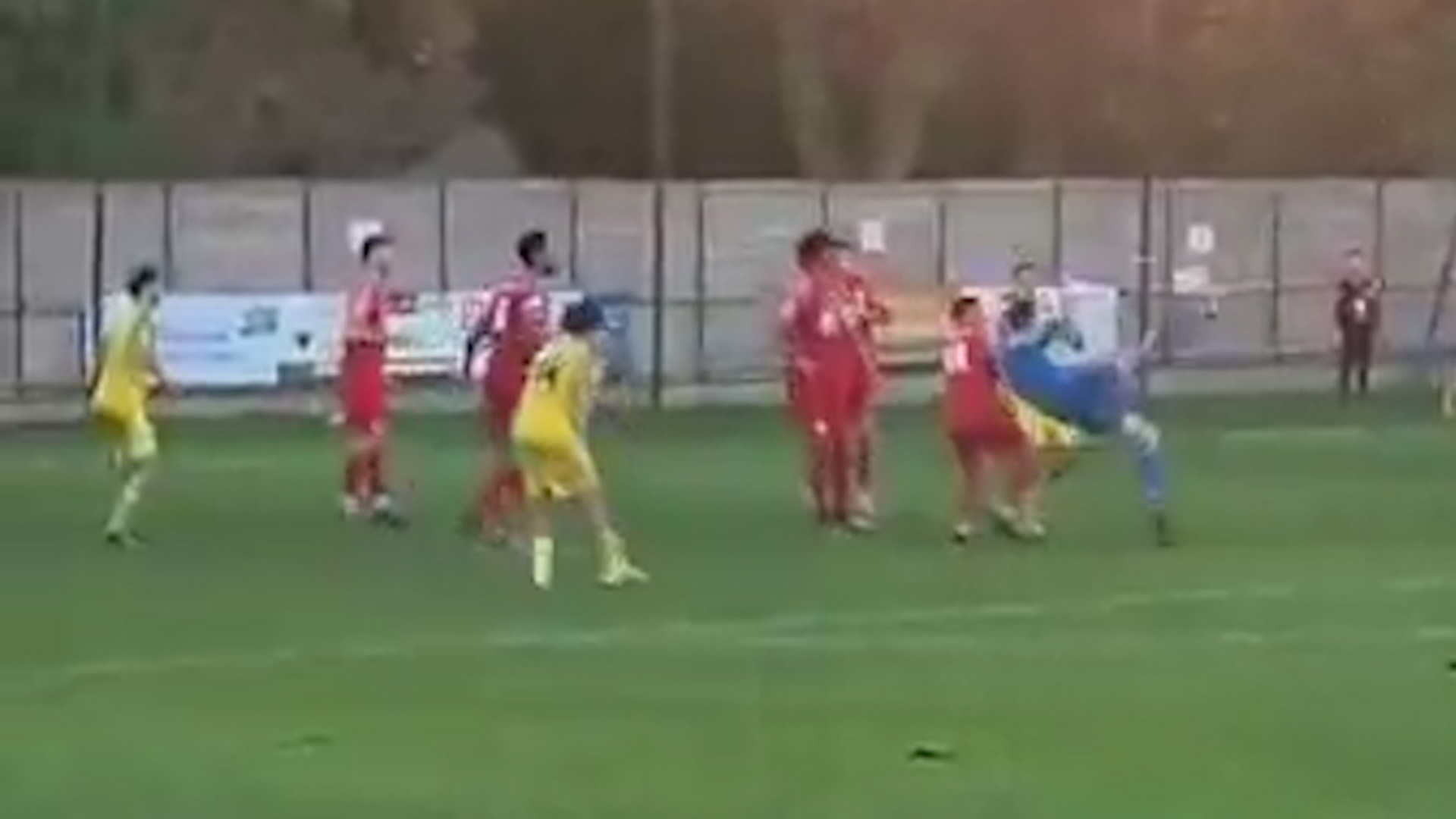 El golazo de chilena de un arquero en la Copa de Francia que recorre el mundo: “Es una auténtica locura”
