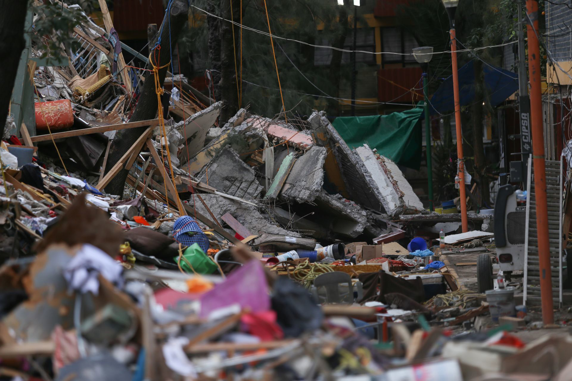 Aspectos del albergue y de los trabajos en el edificio C1 del Multifamiliar Tlalpan, después de 8 días del sismo del 19 de septiembre (Foto: Cuartoscuro)