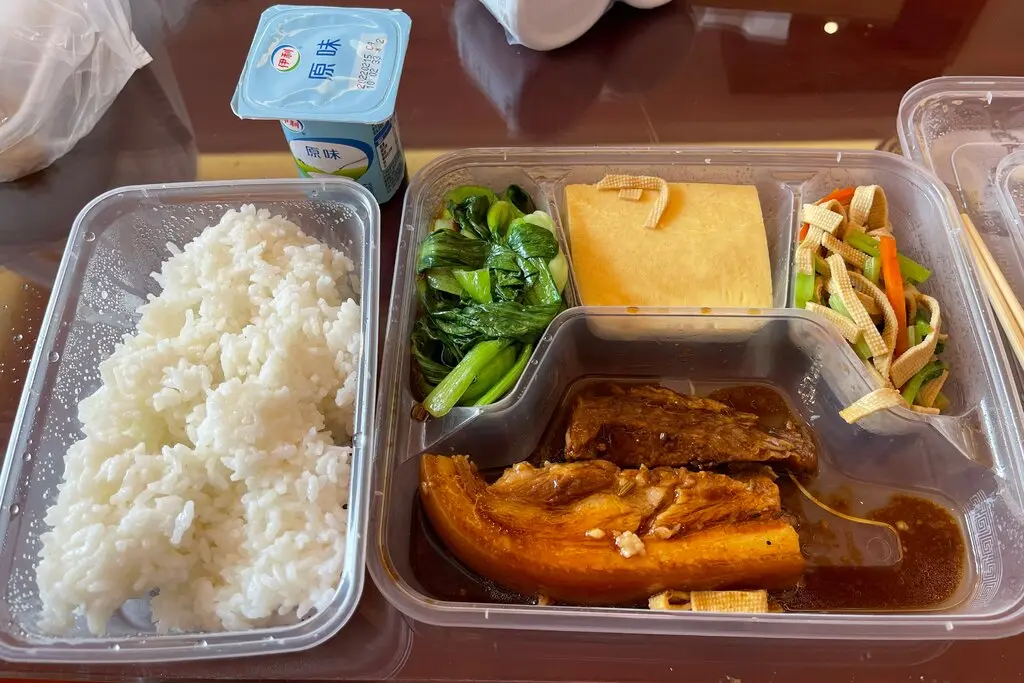 Xue tomó fotografías de su comida en la cuarentena para mostrar a sus padres que estaba comiendo bien. Eso sí: sólo tomaba imágenes de las que eran más tentadoras (Xue Liangquan)