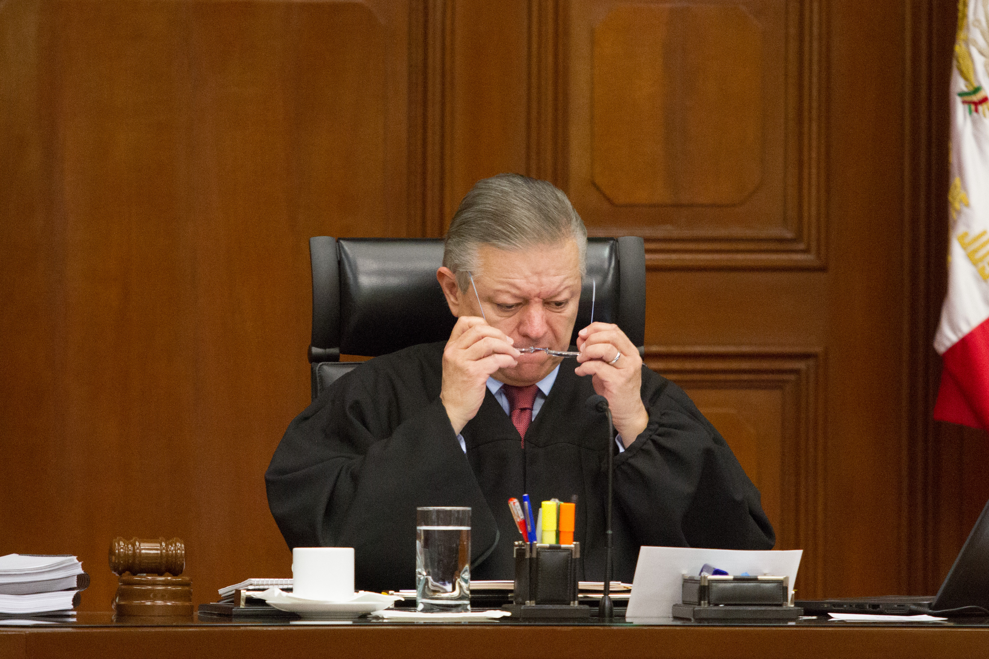 CIUDAD DE MEXICO, 08OCTUBRE2019.-  Sesión en la Suprema Corte de Justicia de la Nación, que preside Arturo Zaldívar Llelo de Larrea. Vacía la silla del aún ministro Eduardo Medina Mora.
FOTO: VICTORIA VALTIERRA /CUARTOSCURO.COM